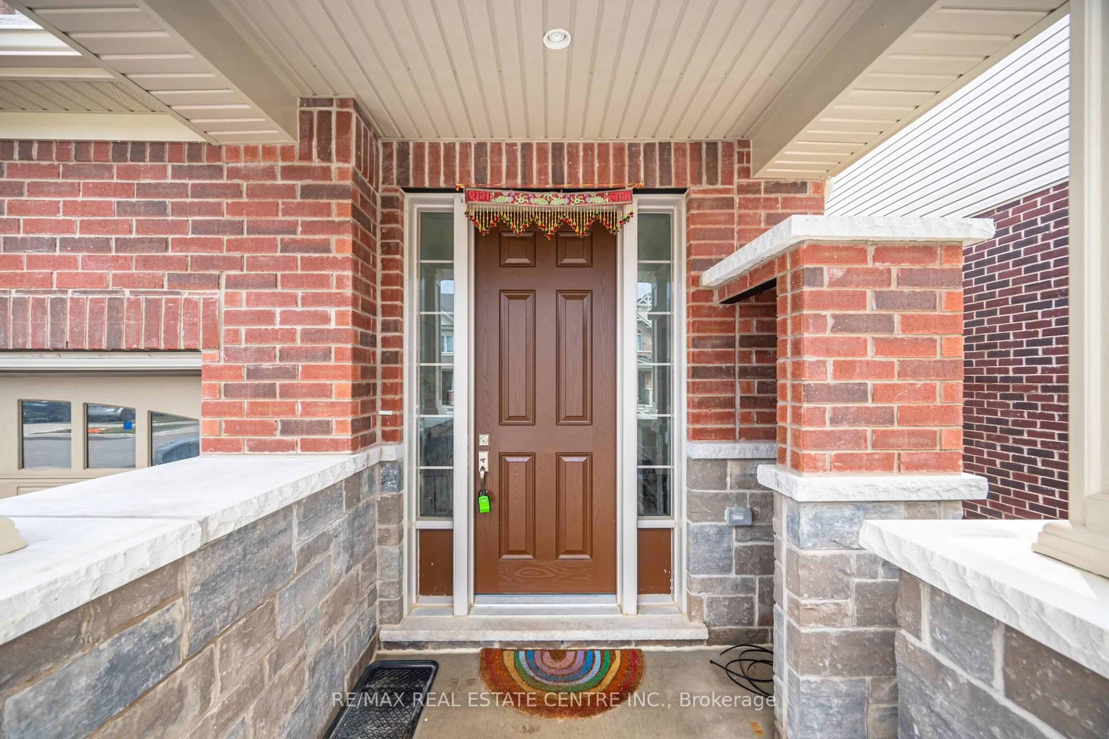 Indoor entryway for 212 Broadacre Dr, Kitchener Ontario N2R 0S6