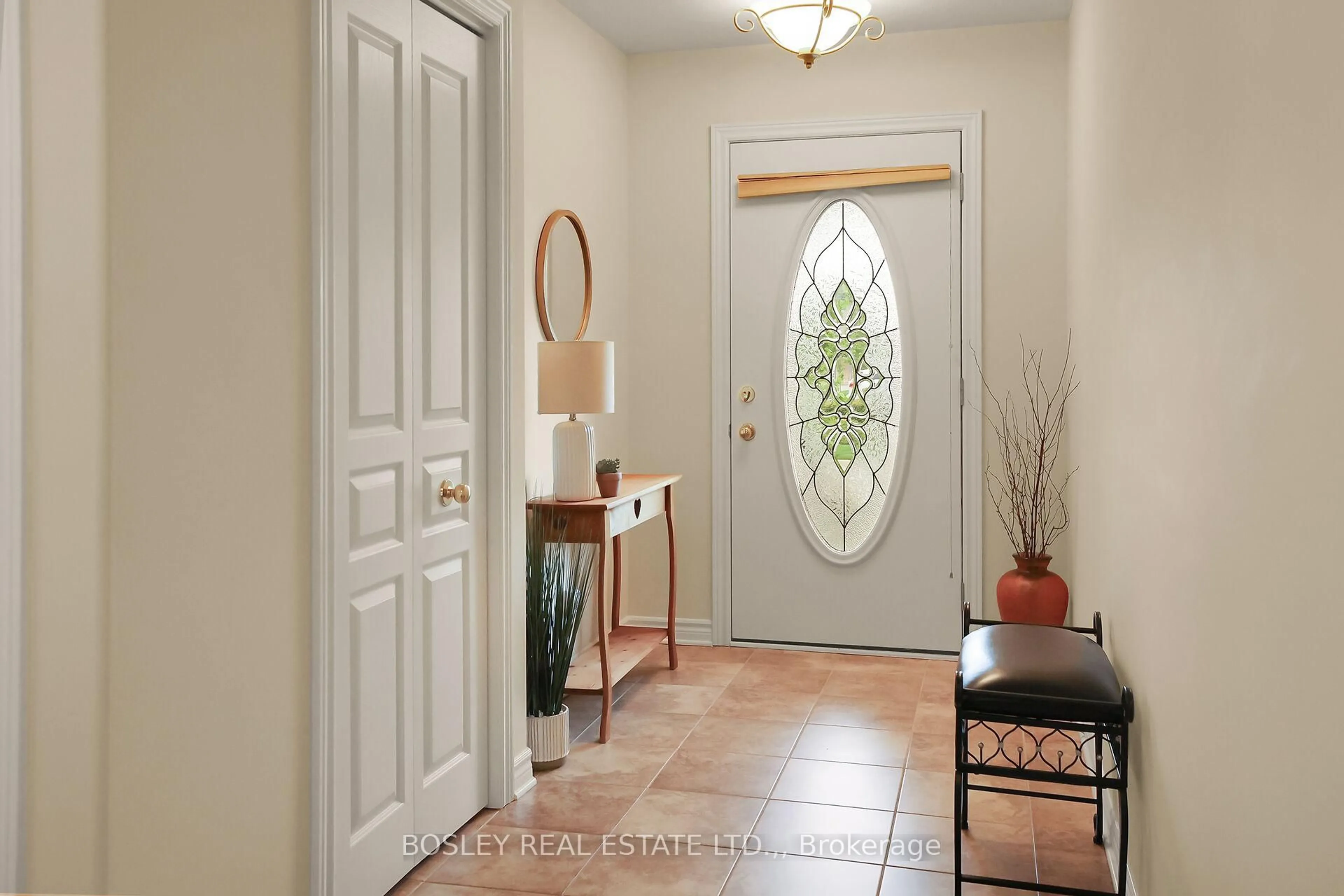 Indoor entryway for 21 Loretta Dr #3, Niagara-on-the-Lake Ontario L0S 1T0
