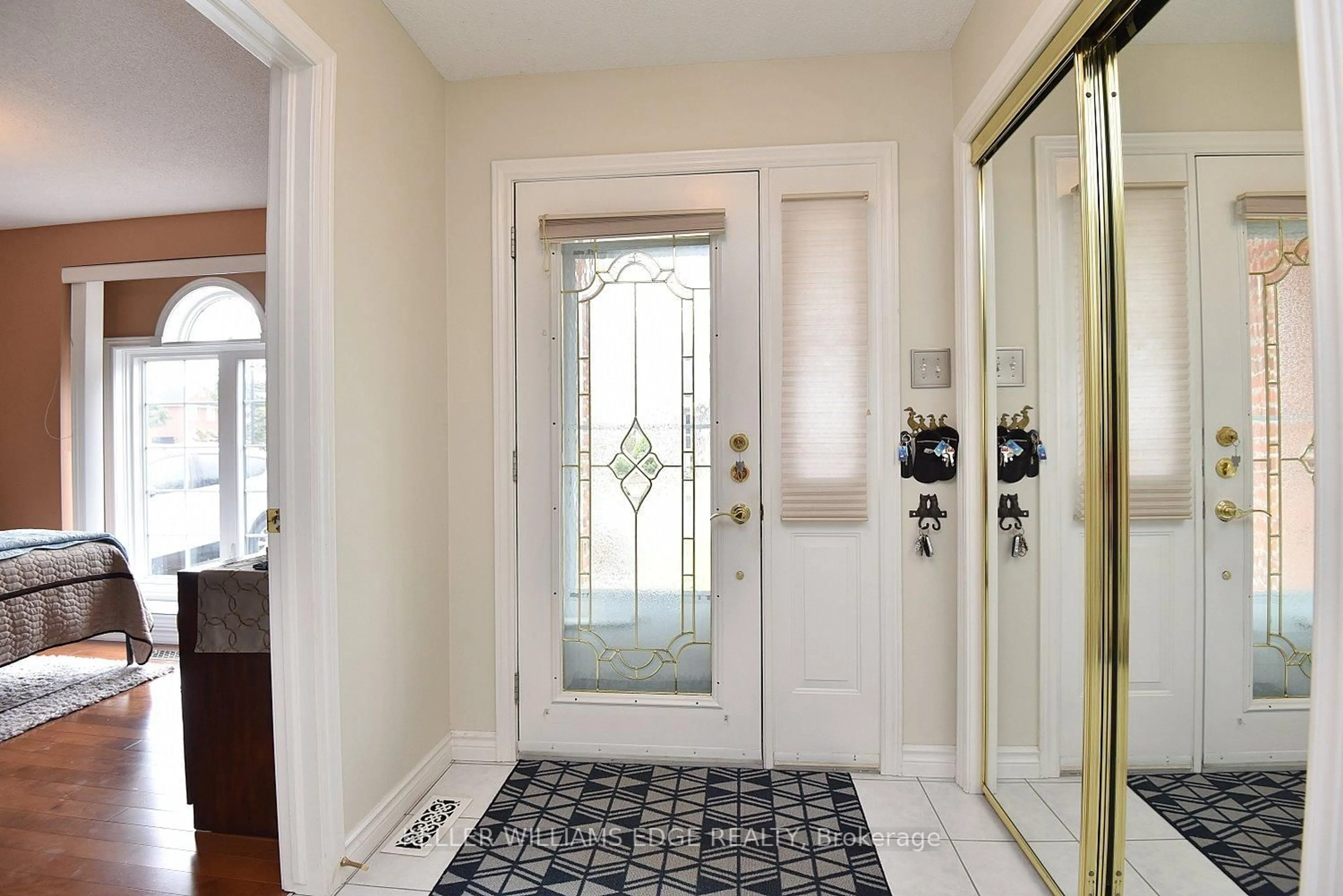 Indoor entryway for 20 Meadowlands Blvd #8, Hamilton Ontario L9K 1J5