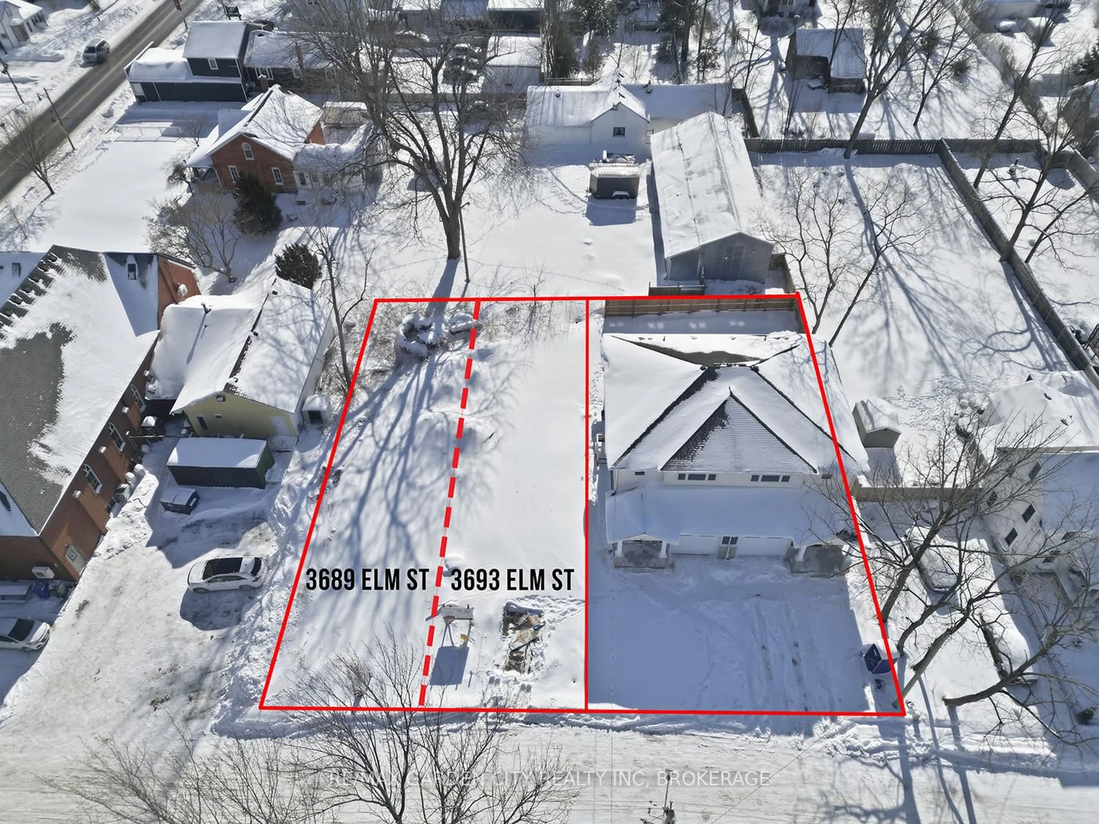 A pic from outside/outdoor area/front of a property/back of a property/a pic from drone, street for 3689 ELM St, Fort Erie Ontario L0S 1N0