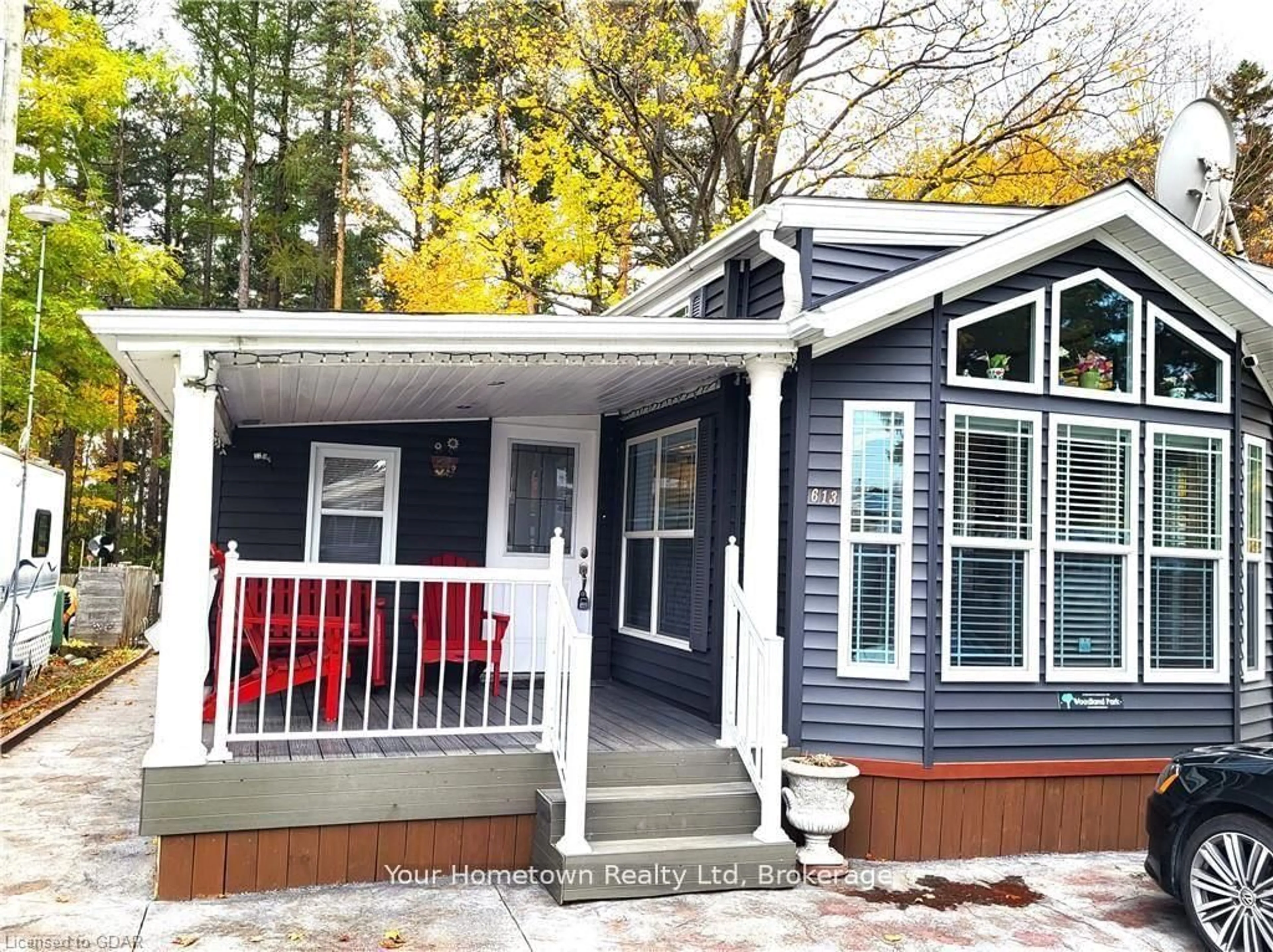 Home with vinyl exterior material, street for 613 Oak Cres, Centre Wellington Ontario N1M 2W5