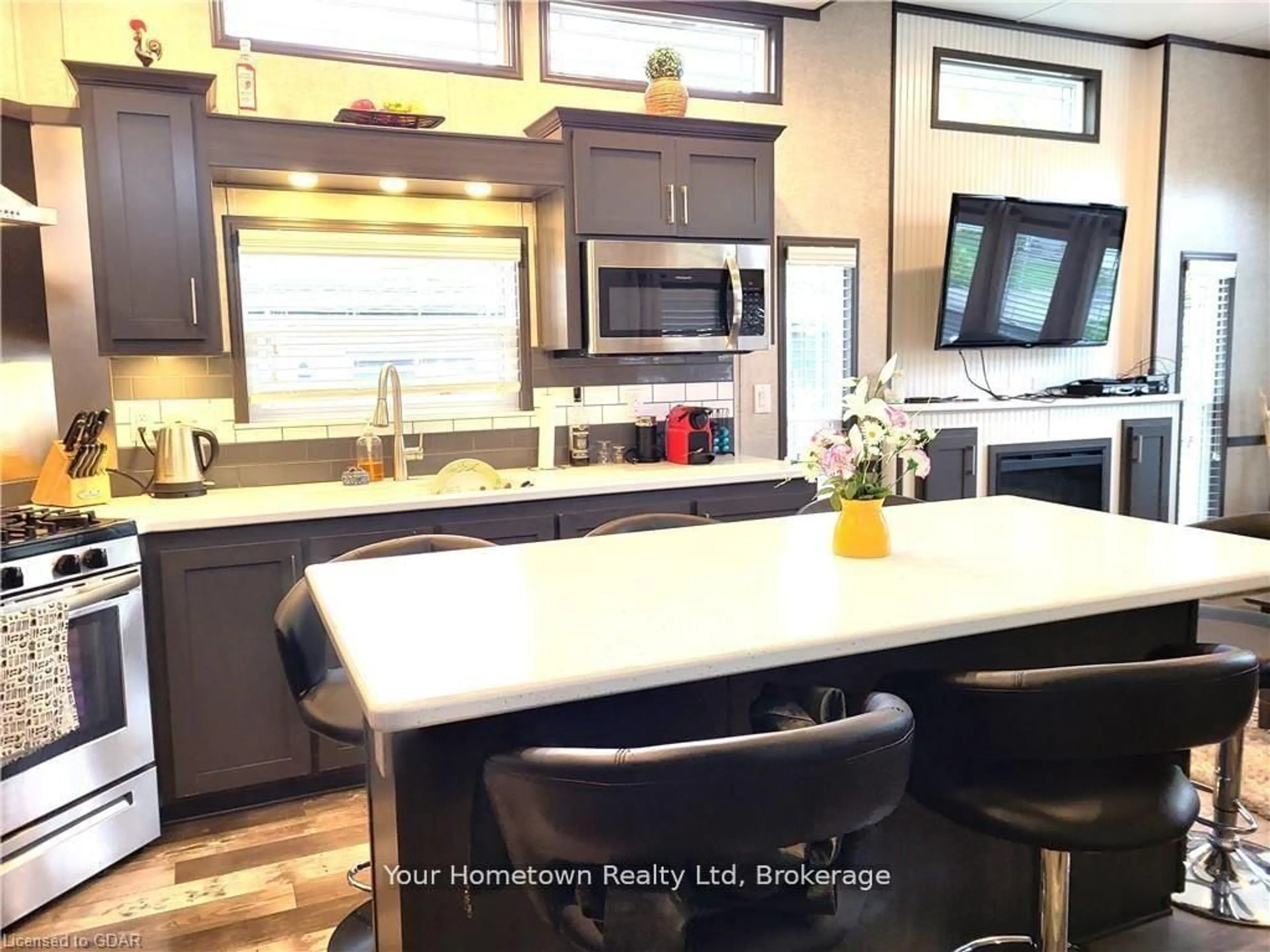 Open concept kitchen, unknown for 613 Oak Cres, Centre Wellington Ontario N1M 2W5