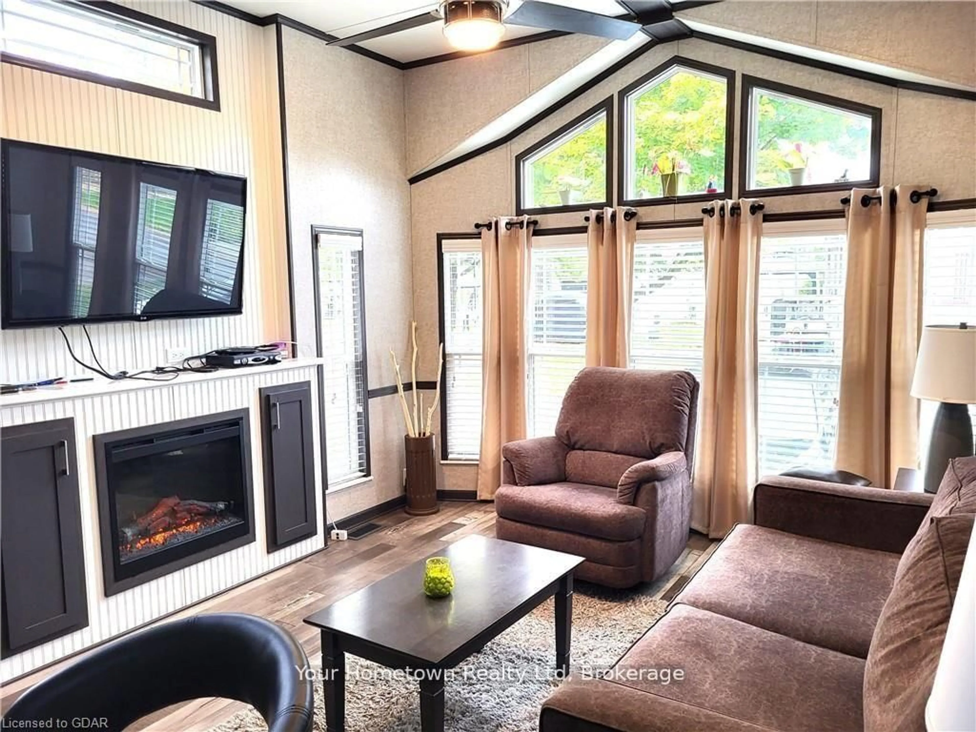 Living room with furniture, wood/laminate floor for 613 Oak Cres, Centre Wellington Ontario N1M 2W5