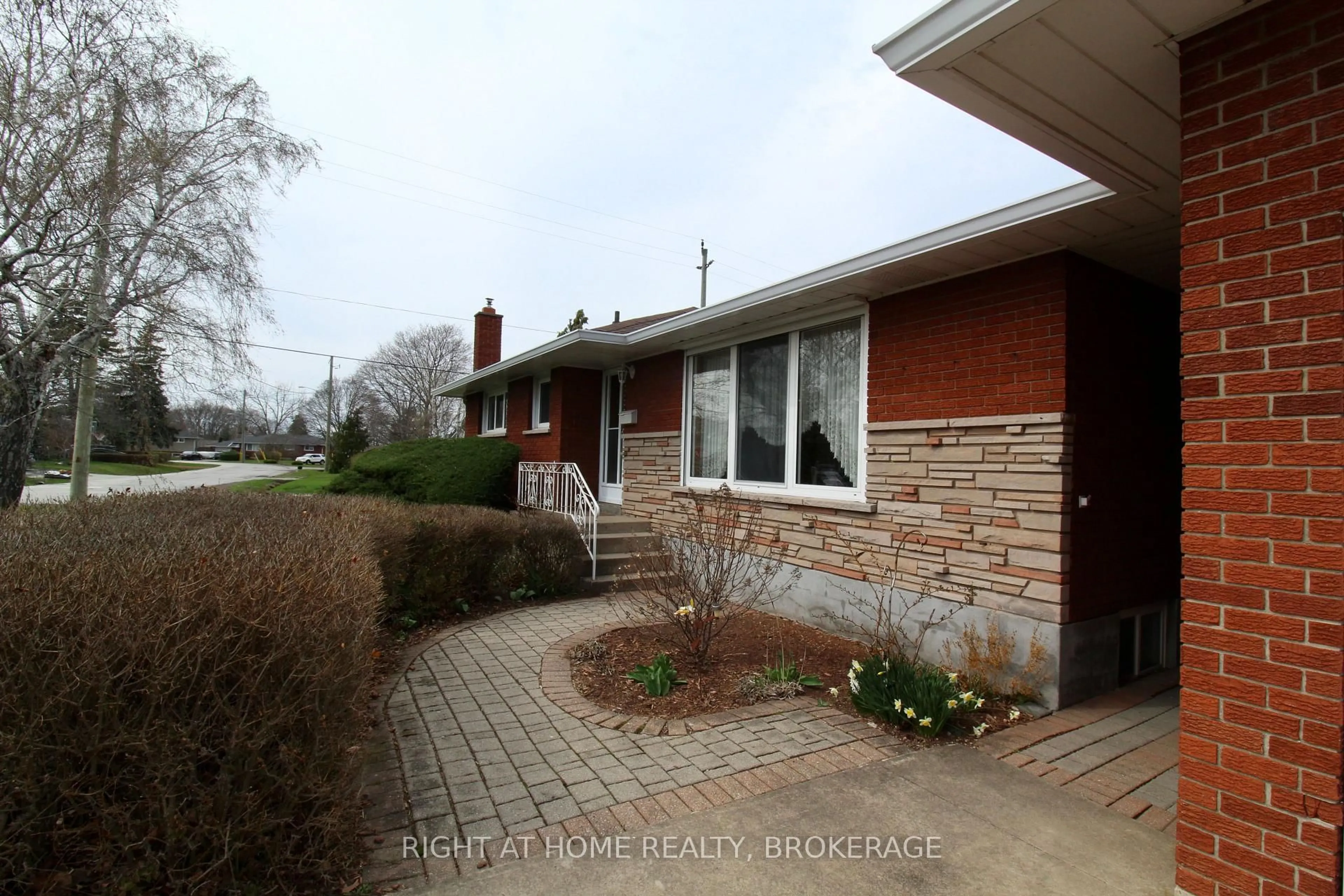 Home with brick exterior material, street for 12 Lorne Ave, Grimsby Ontario L3M 2H5