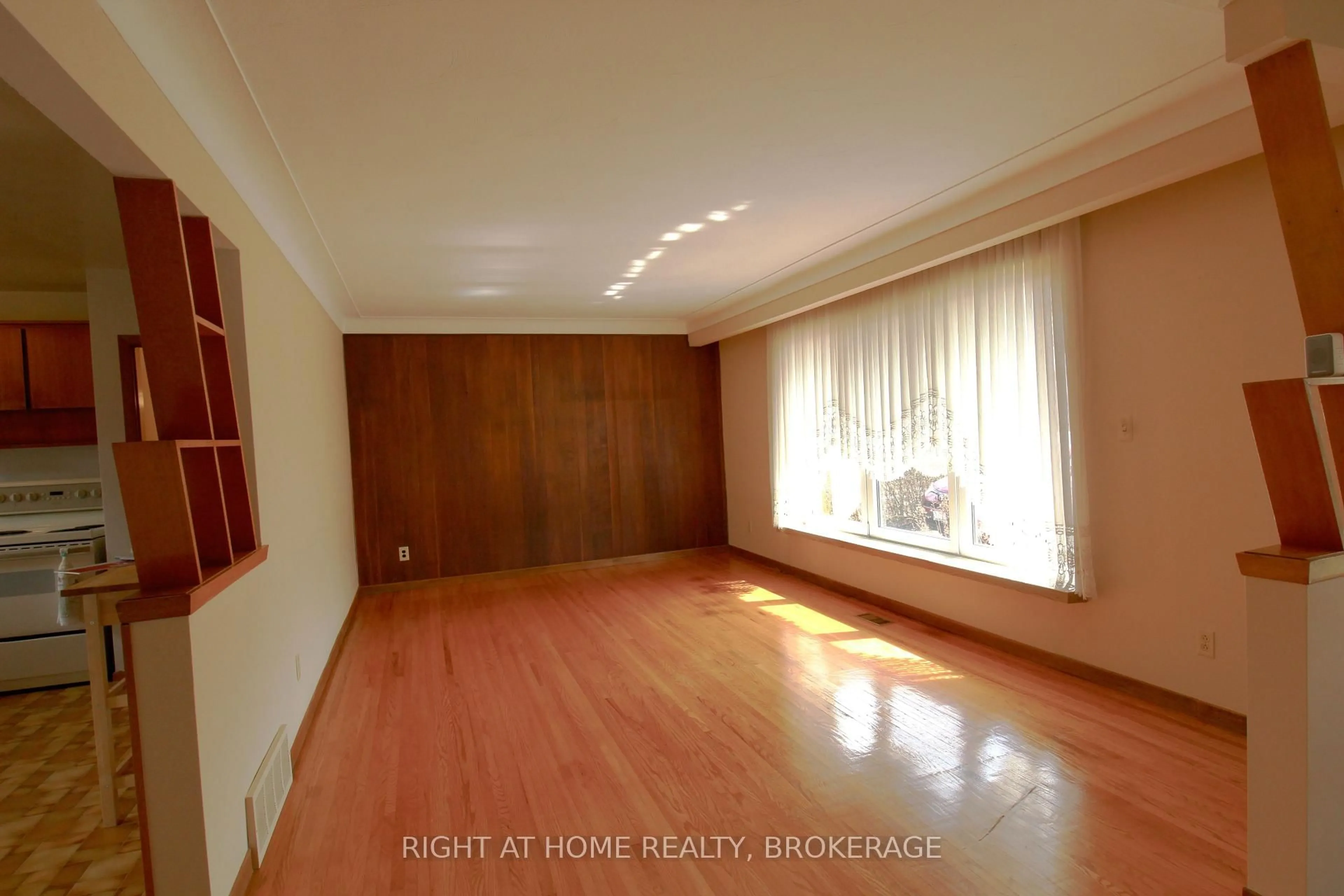 A pic of a room for 12 Lorne Ave, Grimsby Ontario L3M 2H5