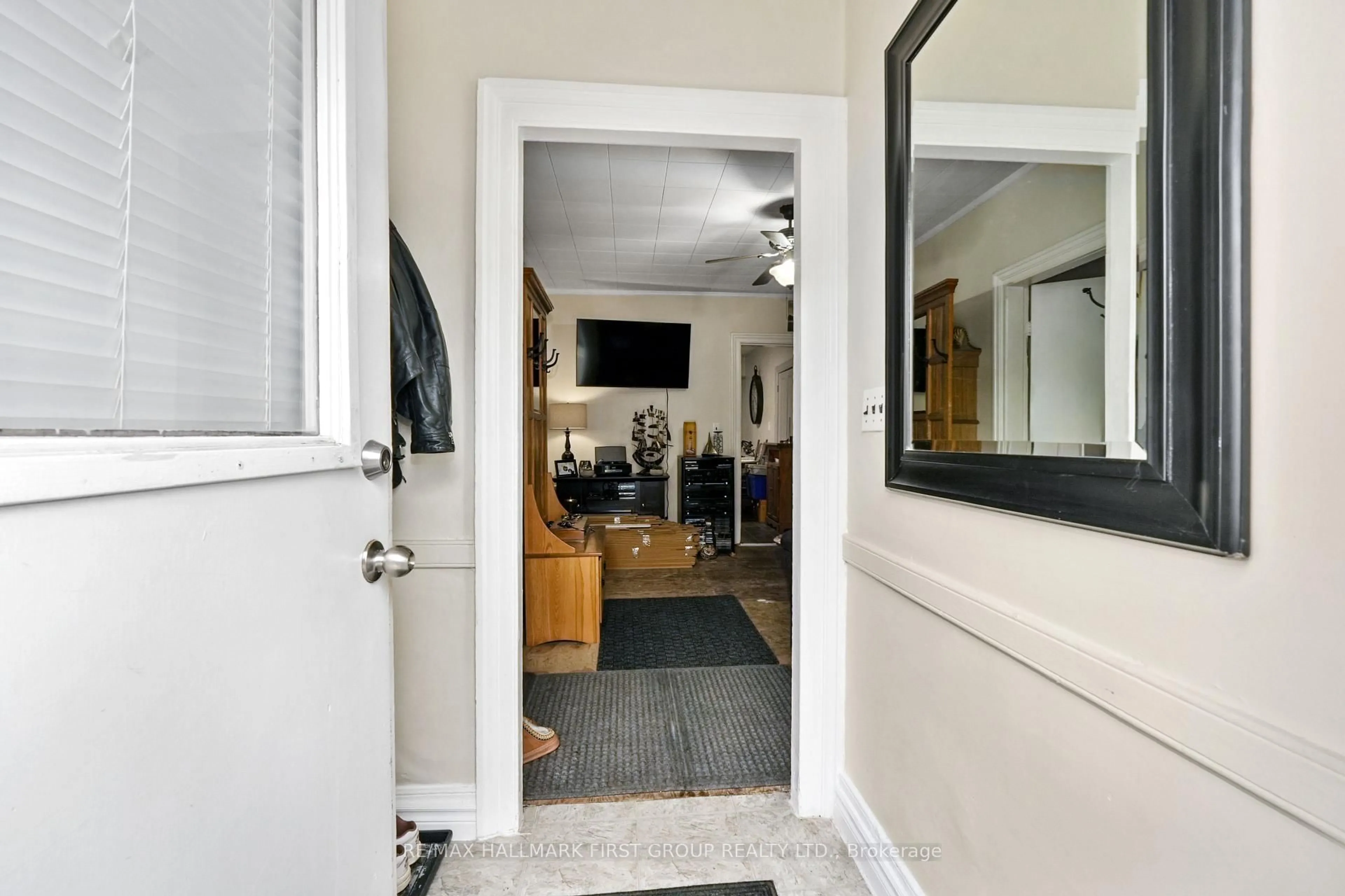 Indoor foyer for 387 / 389 John St, Cobourg Ontario K9A 3T4