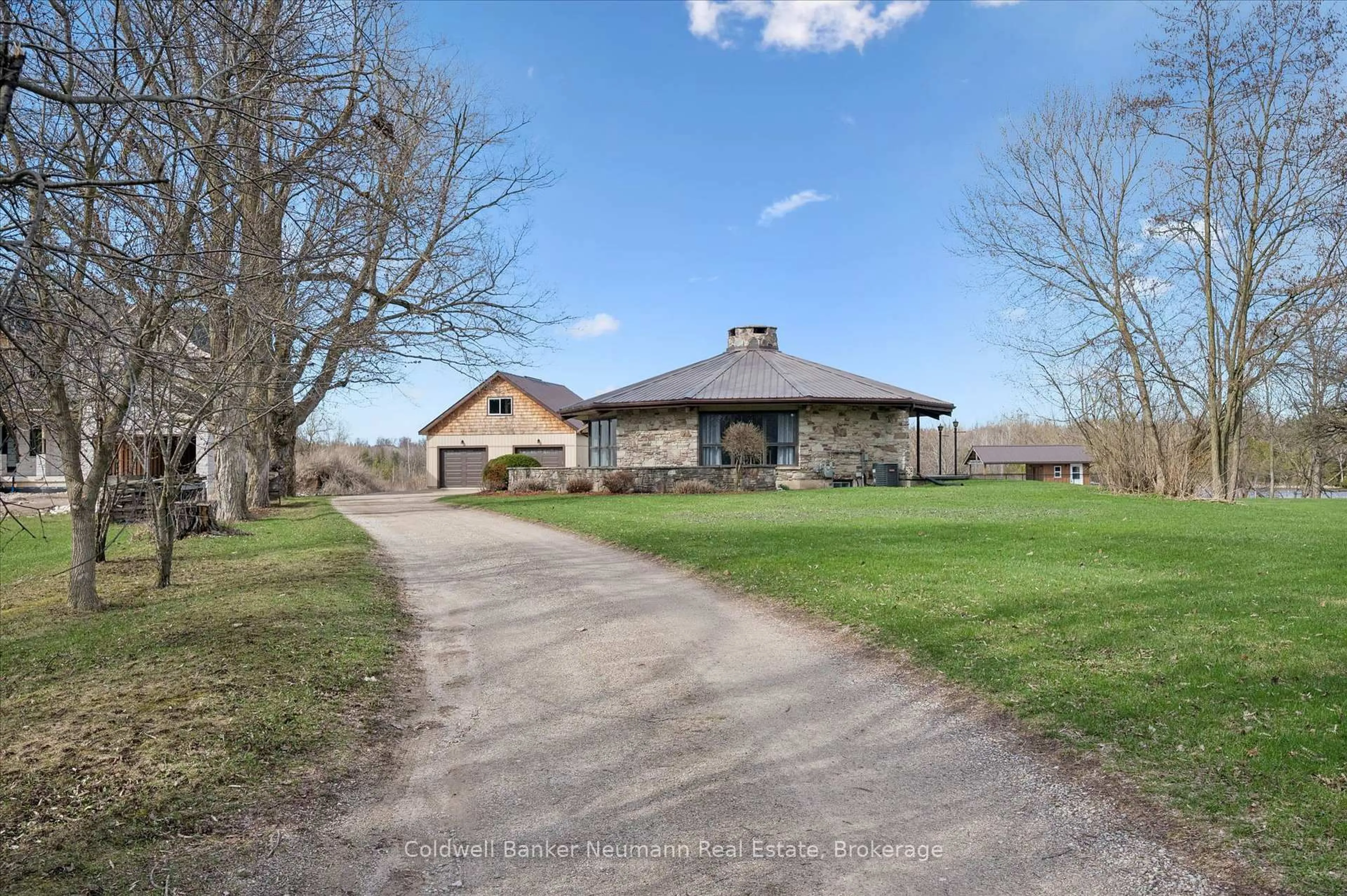 A pic from outside/outdoor area/front of a property/back of a property/a pic from drone, unknown for 26 Old Brock Rd, Puslinch Ontario N0B 2J0