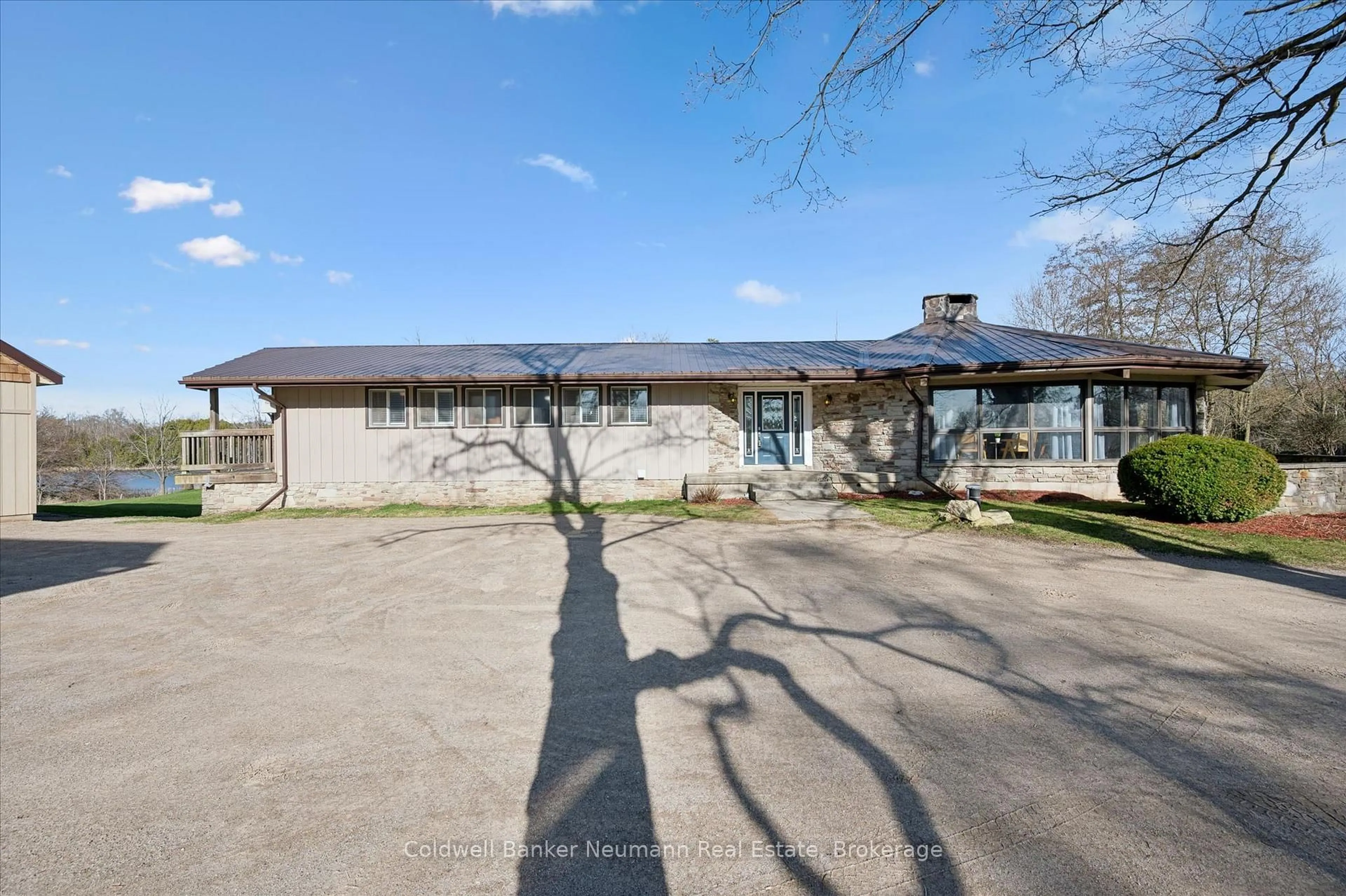 A pic from outside/outdoor area/front of a property/back of a property/a pic from drone, unknown for 26 Old Brock Rd, Puslinch Ontario N0B 2J0