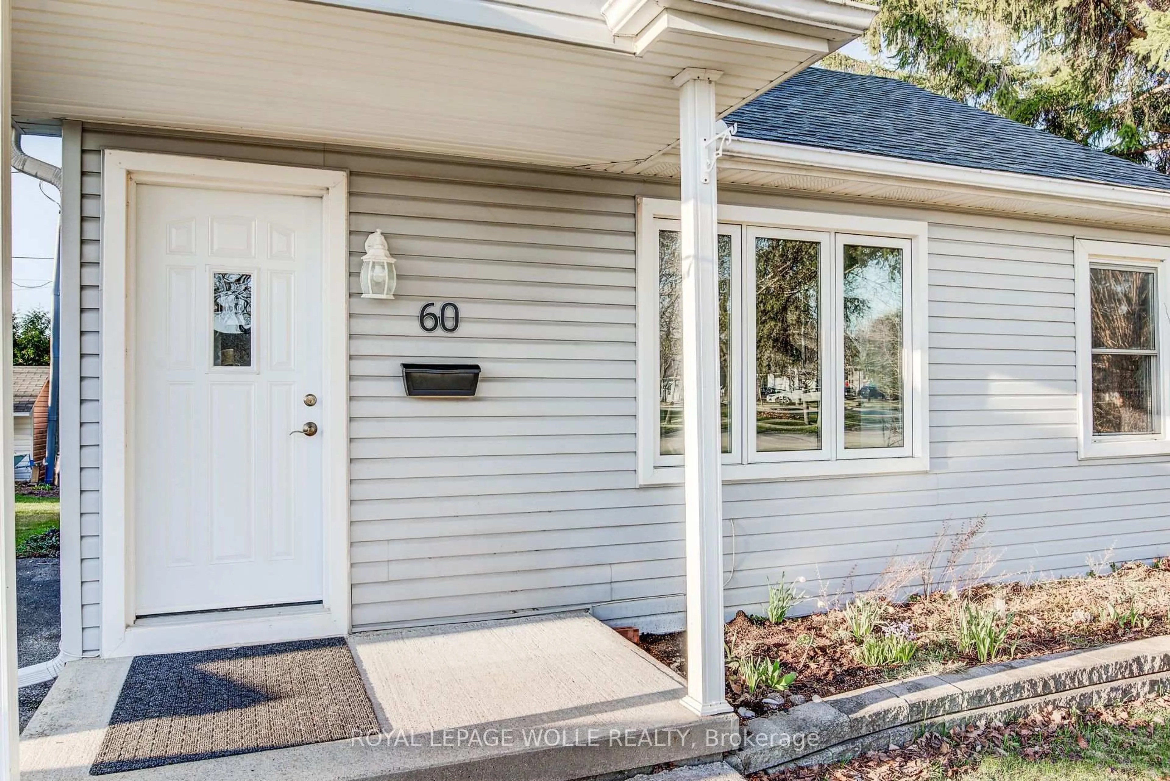 Home with vinyl exterior material, street for 60 Riverside Dr, Woolwich Ontario N3B 1R8