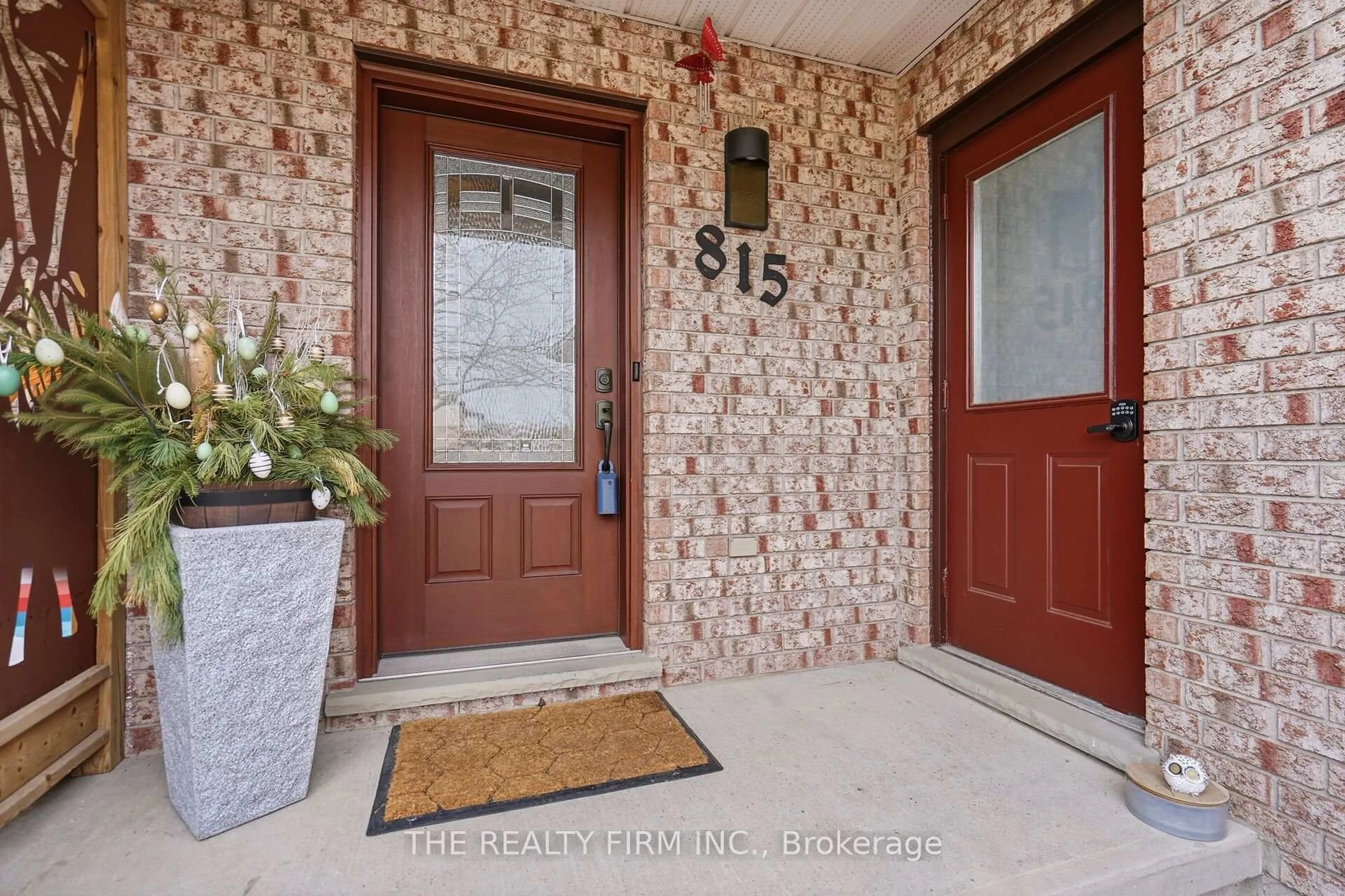 Indoor entryway for 815 Deveron Cres, London South Ontario N5Z 5B4