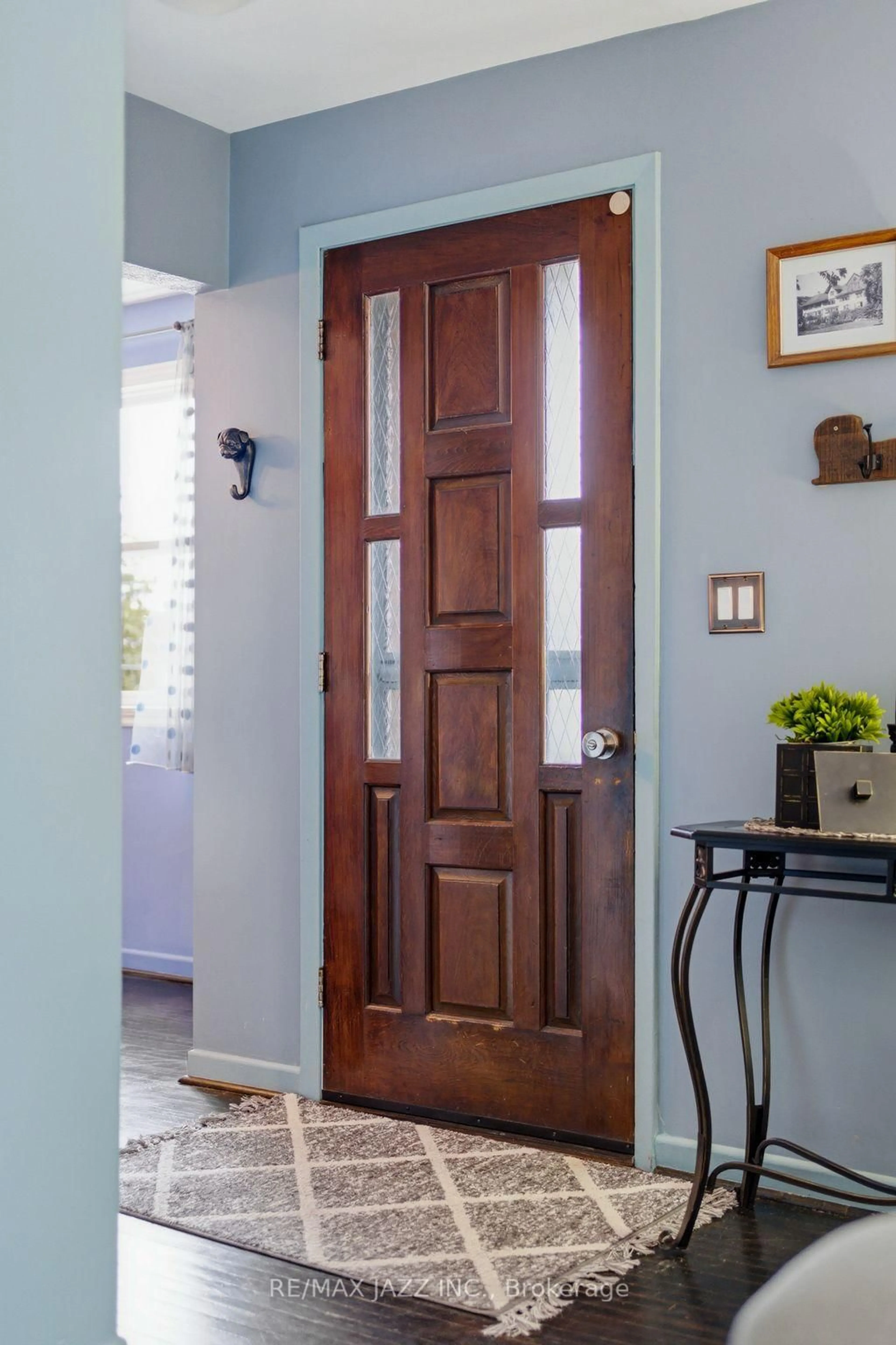 Indoor entryway for 194 St Lawrence St, Madoc Ontario K0K 2K0