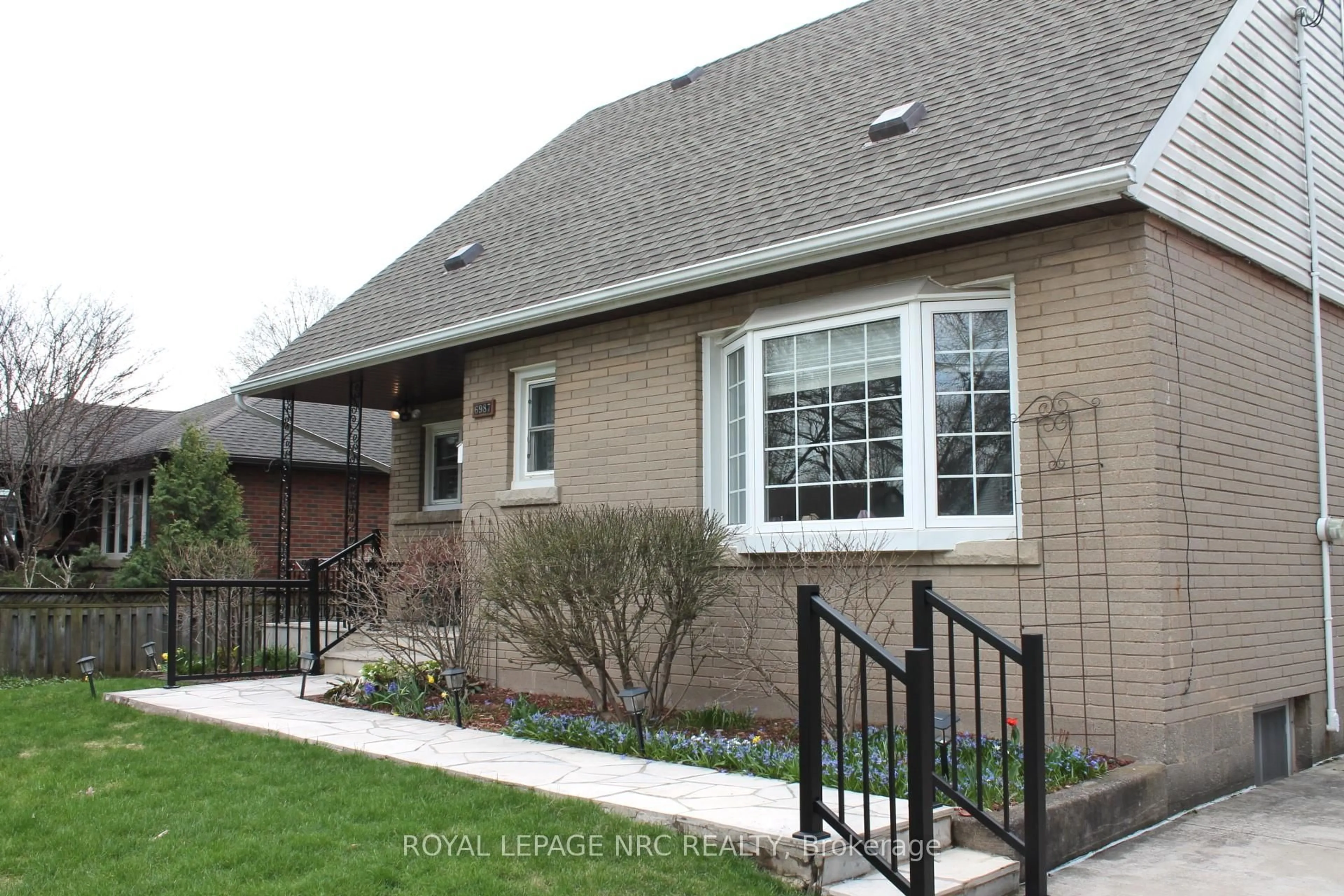 Home with brick exterior material, street for 6987 Dell Ave, Niagara Falls Ontario L2G 4W1