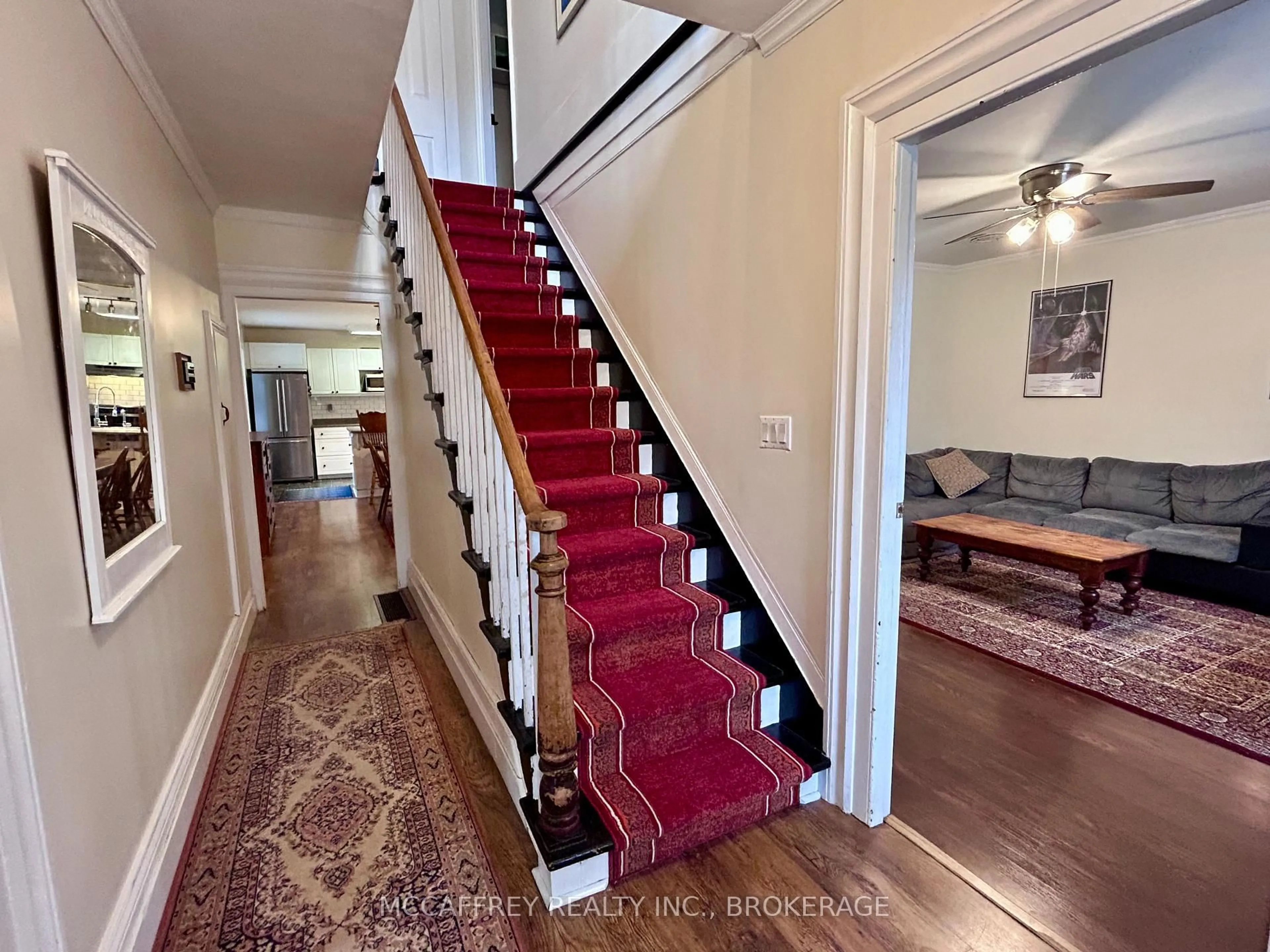 Indoor foyer for 11 WATER St, Newburgh Ontario K0K 2S0