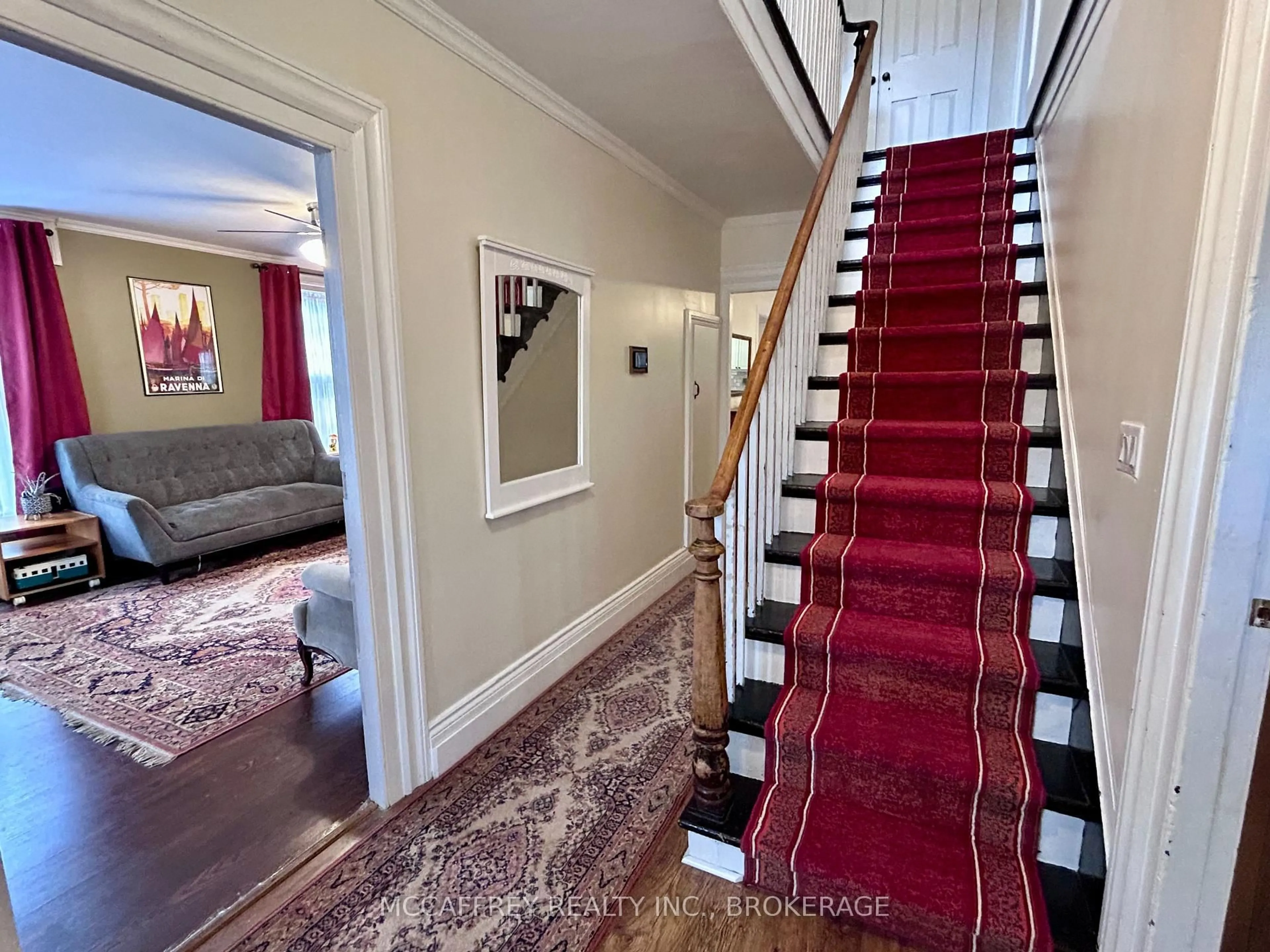 Indoor foyer for 11 WATER St, Newburgh Ontario K0K 2S0