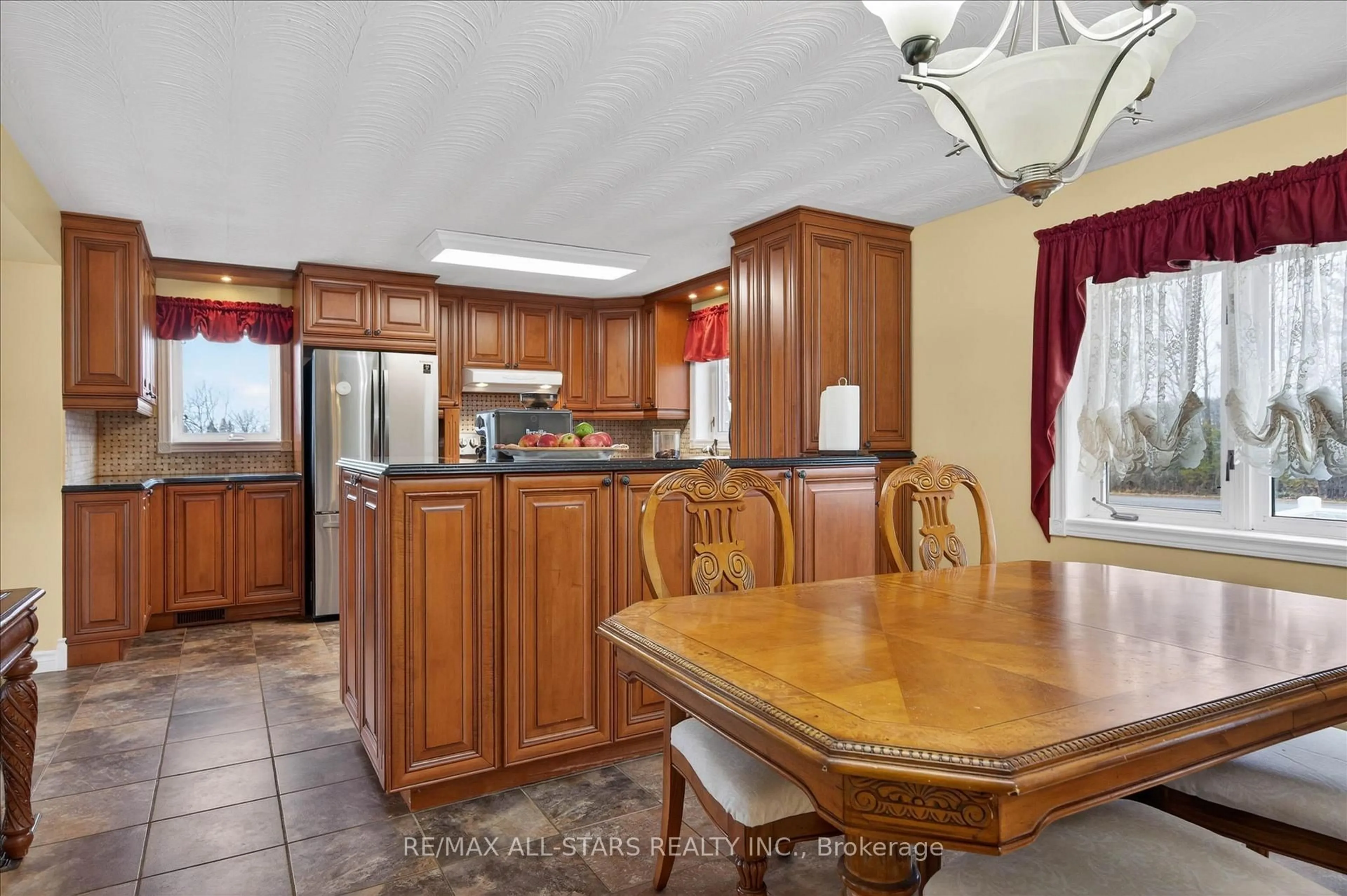 Open concept kitchen, ceramic/tile floor for 450 Janetville Rd, Kawartha Lakes Ontario L0B 1K0