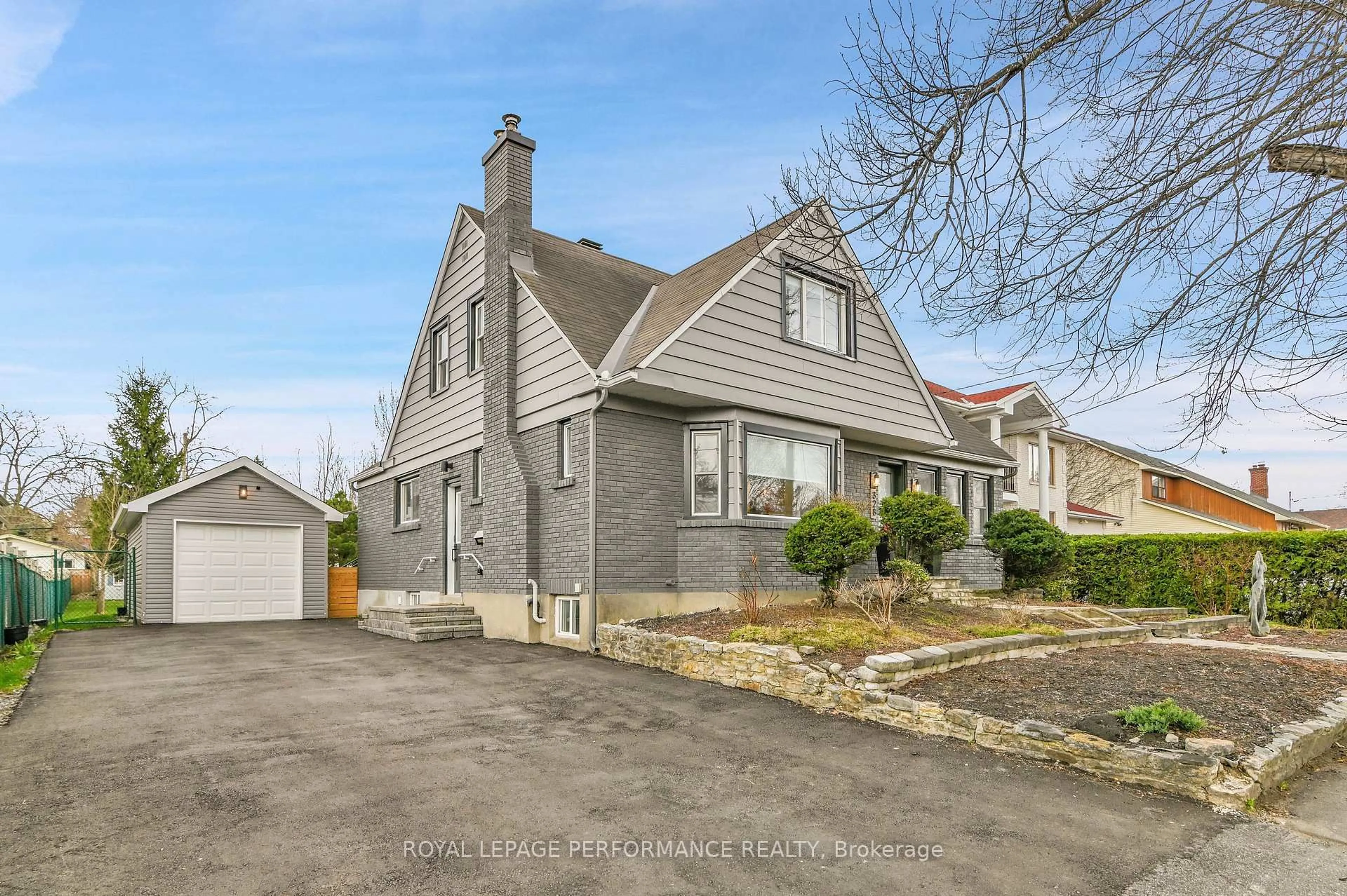 A pic from outside/outdoor area/front of a property/back of a property/a pic from drone, street for 328 Pleasant Park Rd, Ottawa Ontario K1H 5M8