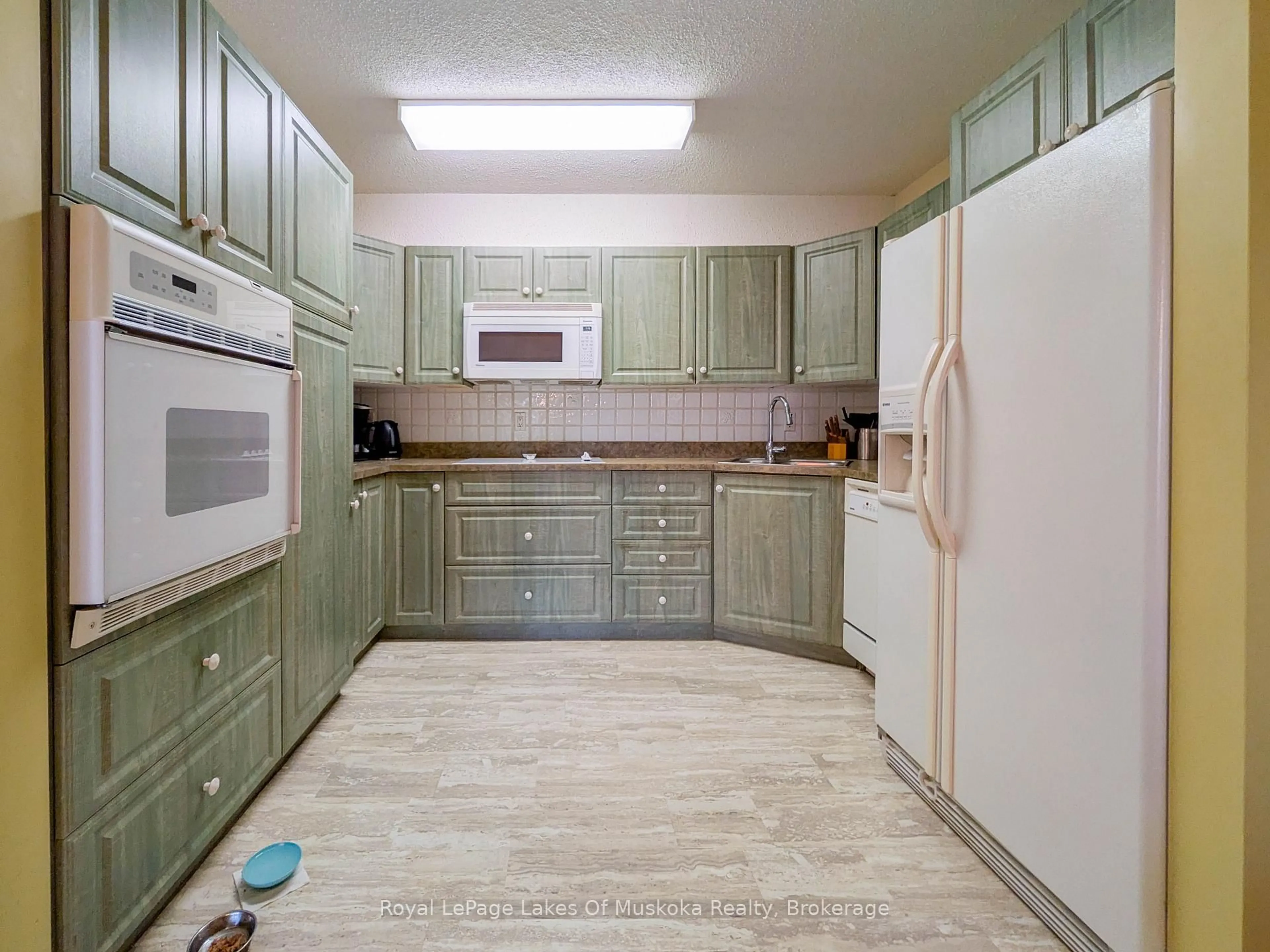 Standard kitchen, ceramic/tile floor for 38 Monck Rd #101, Bracebridge Ontario P1L 1P4