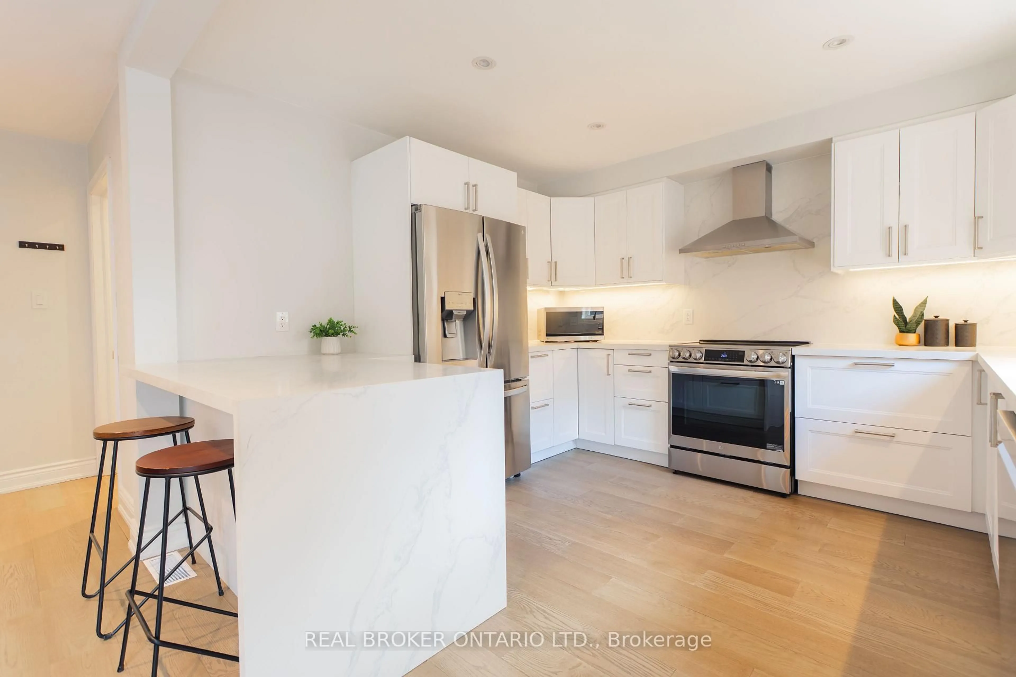 Open concept kitchen, unknown for 83 Benedict Pl, Hamilton Ontario L9A 0A4