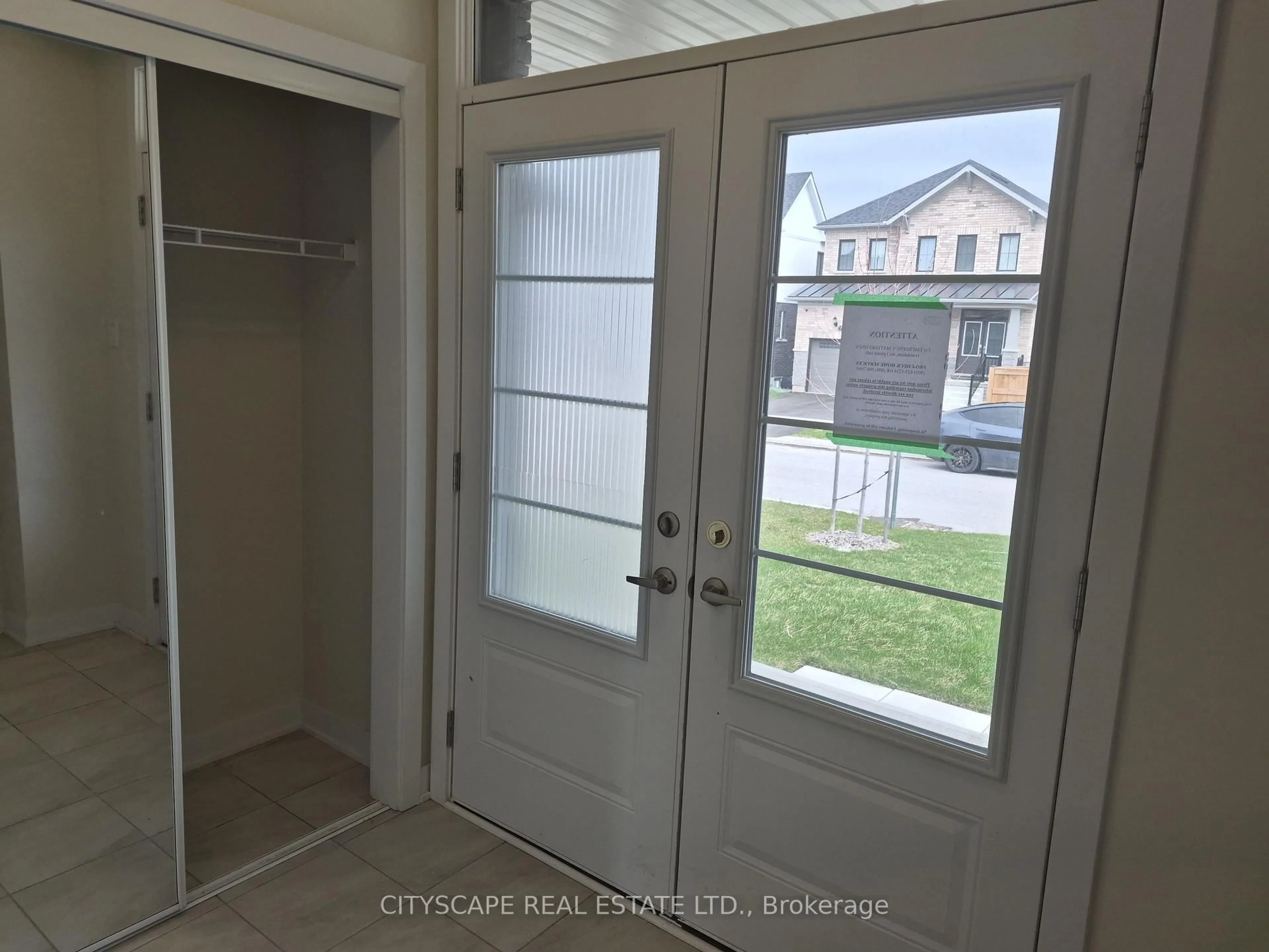 Indoor entryway for 61 Starboard Cres, Welland Ontario L3B 0M7
