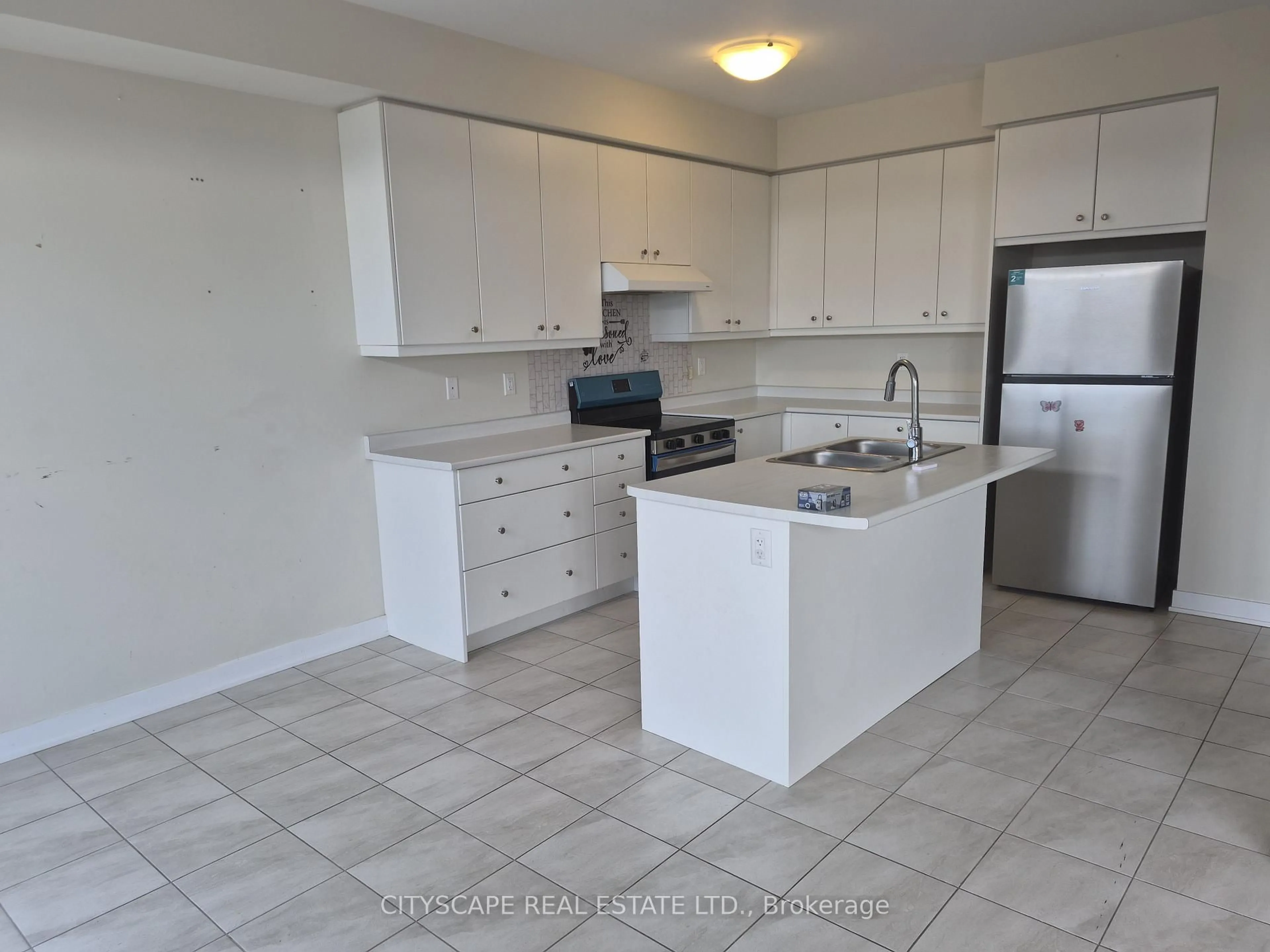 Standard kitchen, ceramic/tile floor for 61 Starboard Cres, Welland Ontario L3B 0M7