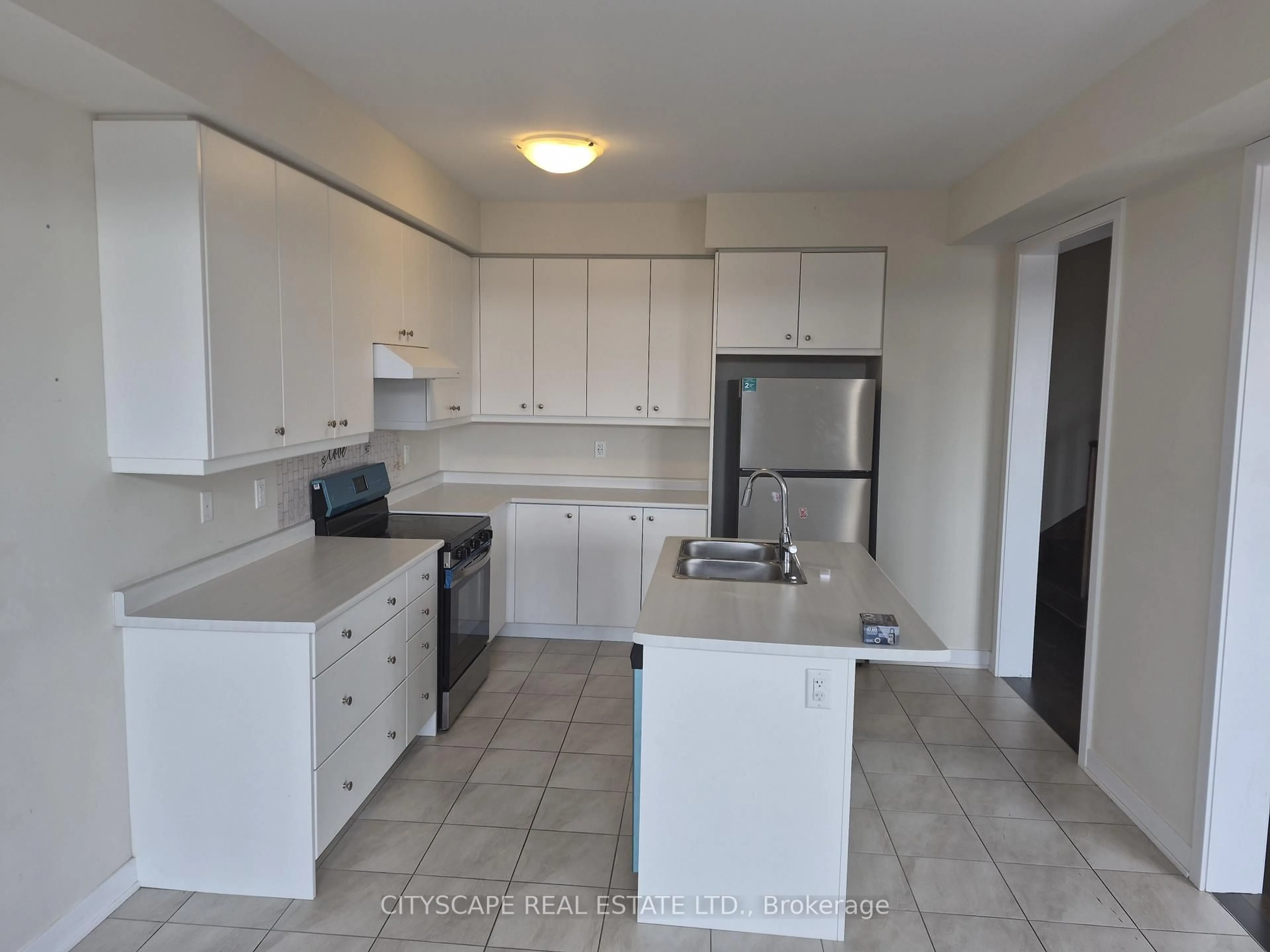 Standard kitchen, ceramic/tile floor for 61 Starboard Cres, Welland Ontario L3B 0M7