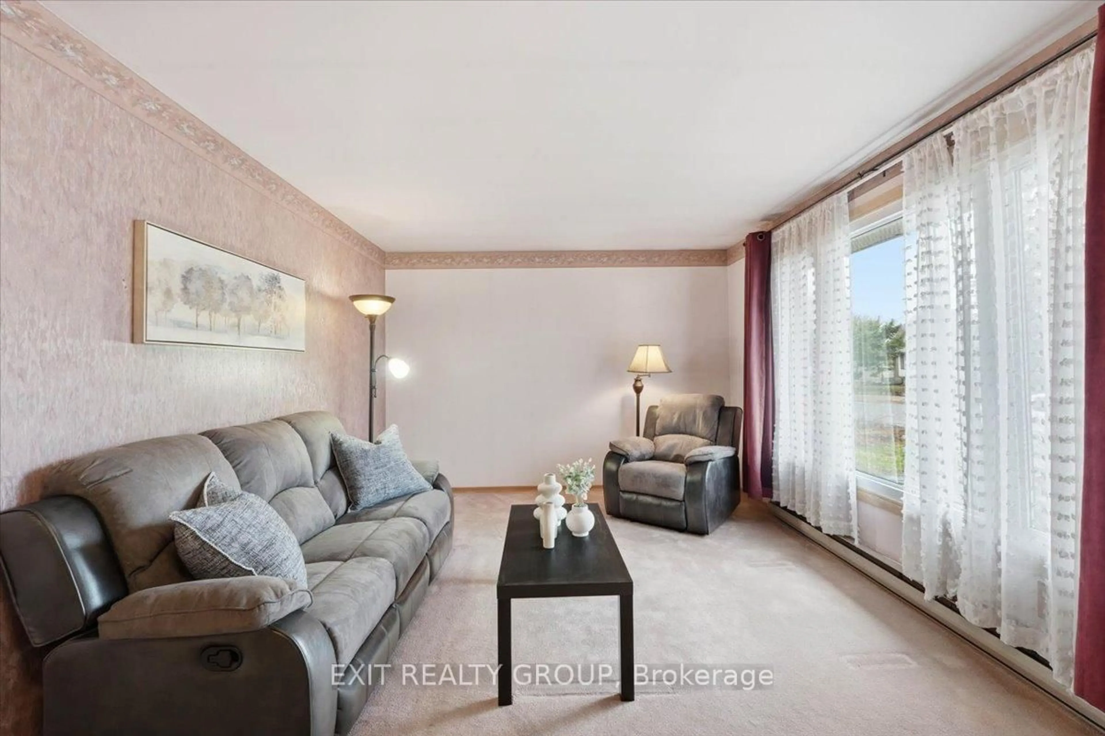 Living room with furniture, unknown for 98 Division St, Brighton Ontario K0K 1H0