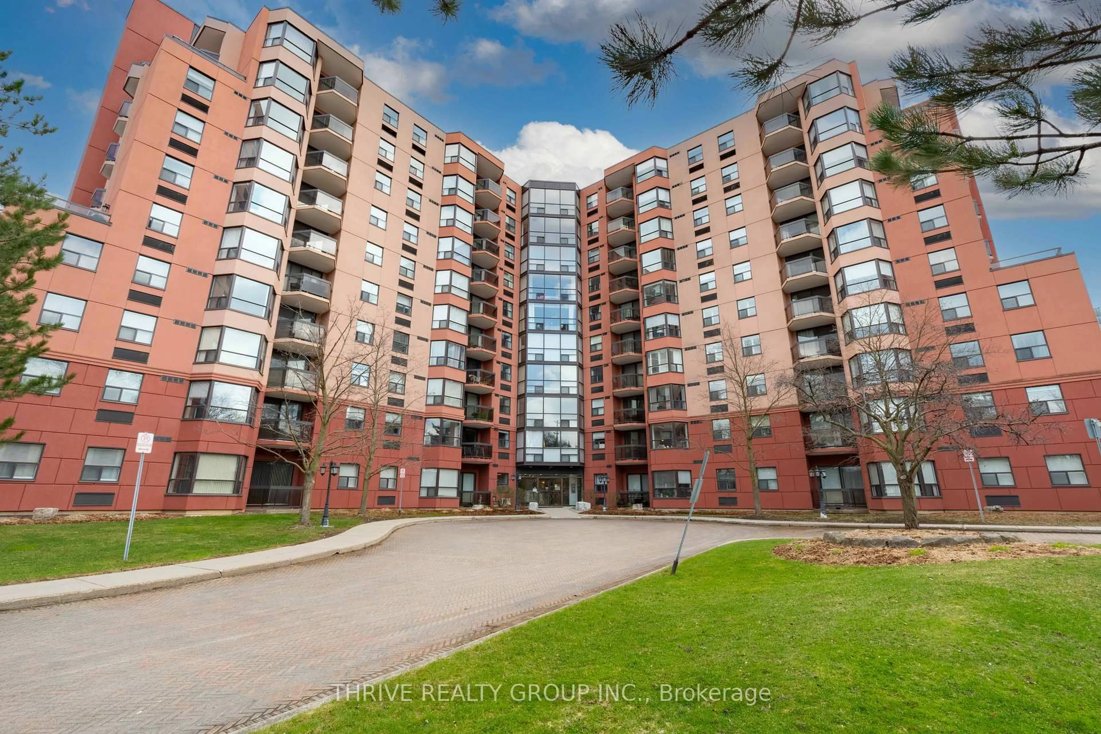 A pic from outside/outdoor area/front of a property/back of a property/a pic from drone, unknown for 600 Talbot St #803, London East Ontario N6A 5L9