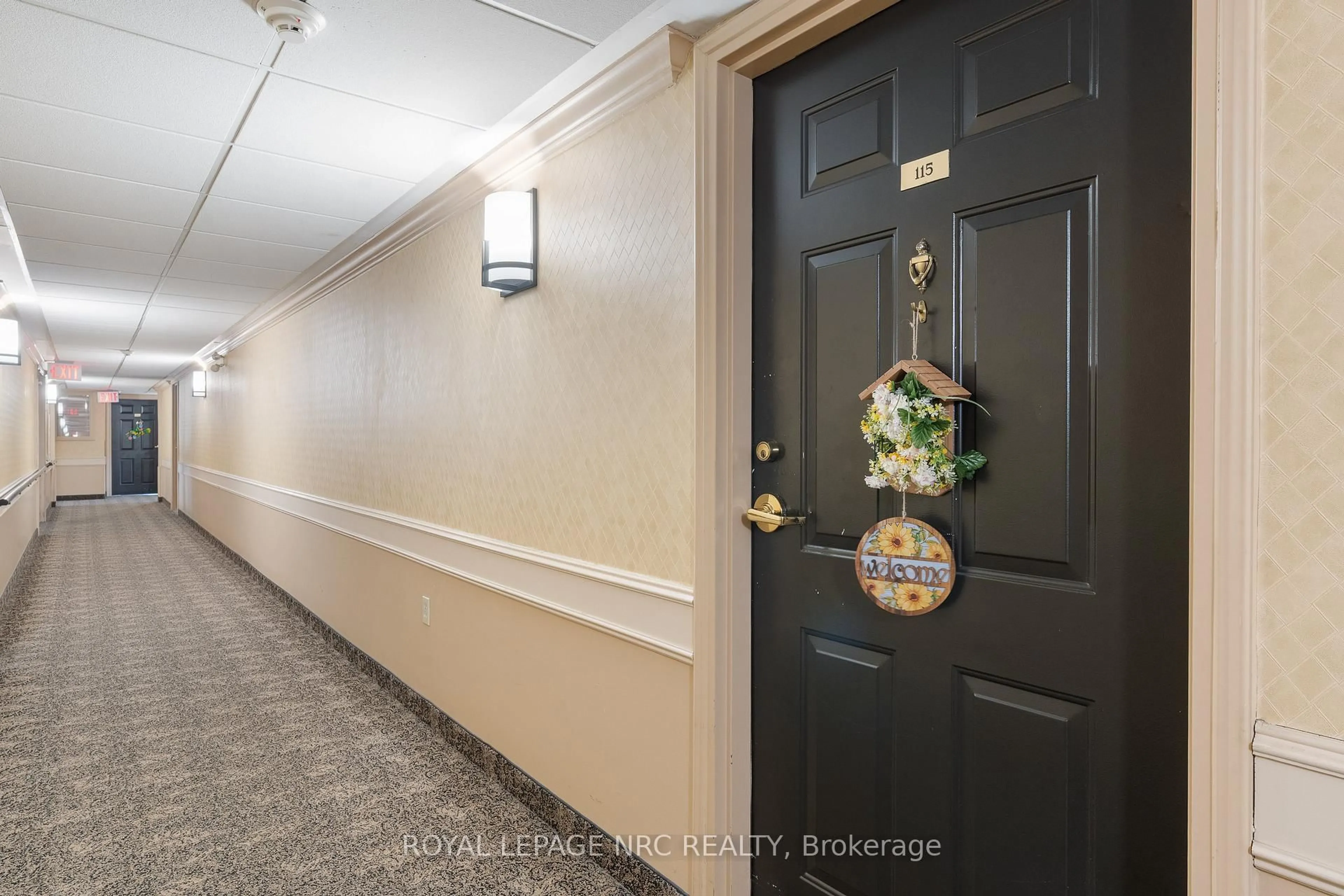 Indoor foyer for 3420 Frederick Ave #115, Lincoln Ontario L0R 2C0