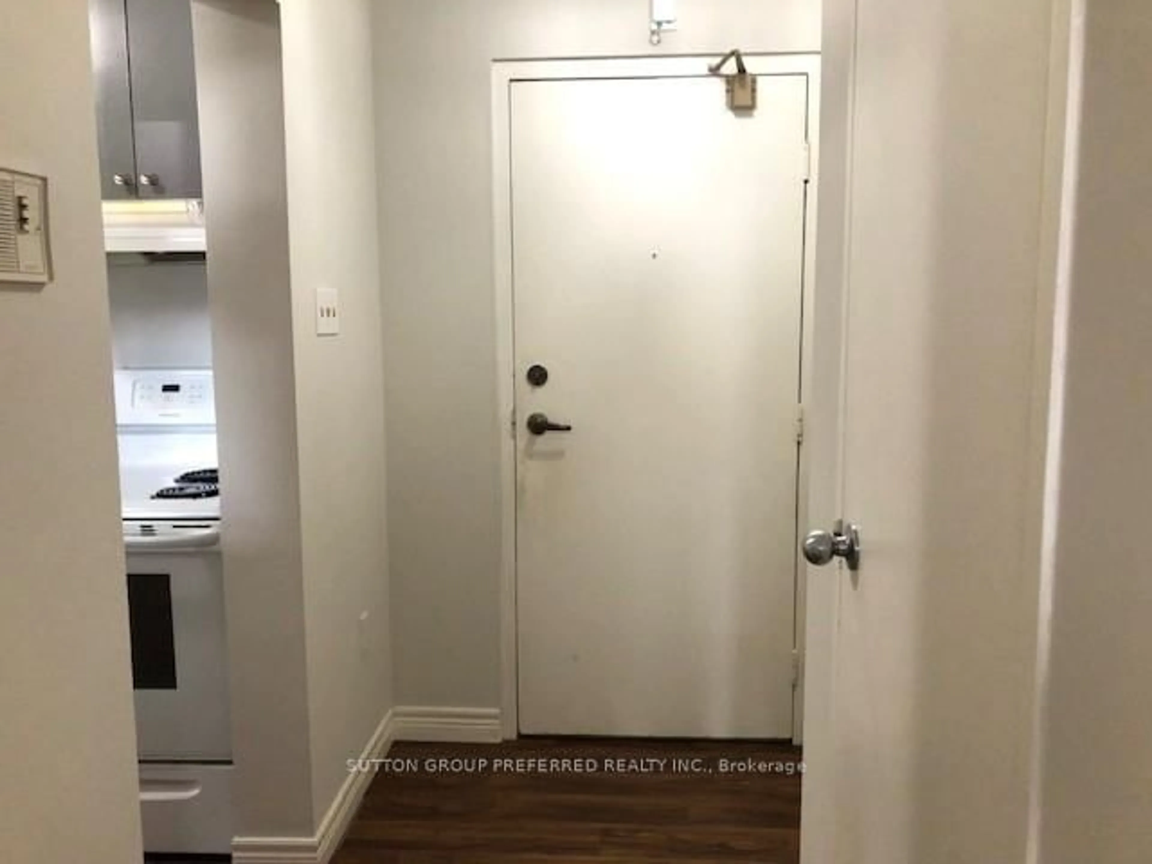 Indoor entryway for 225 Campus Pkwy #207, Chatham-Kent Ontario N7L 4X2