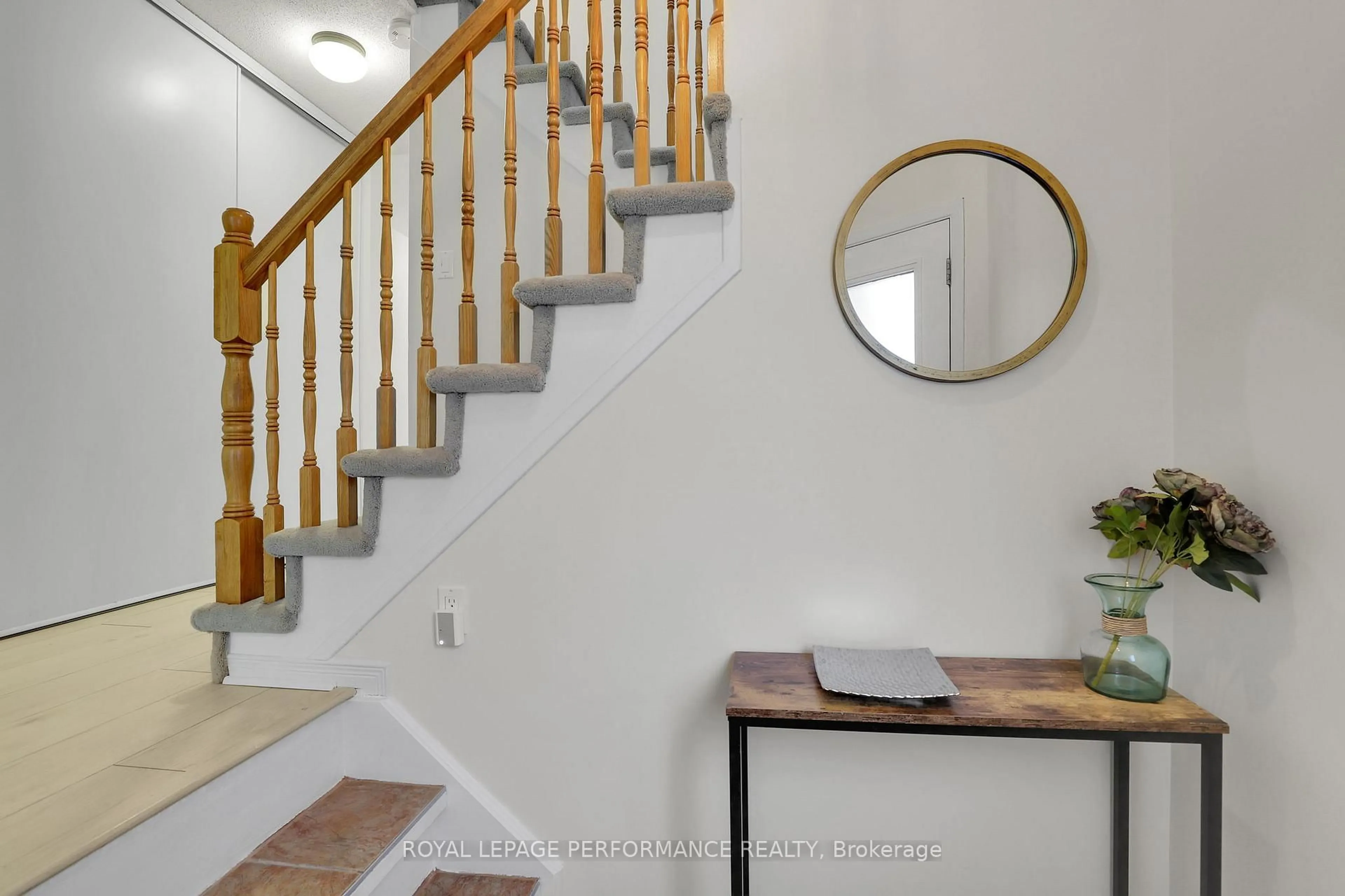 Unknown for 221 Desrosiers St, Ottawa Ontario K1L 7T2