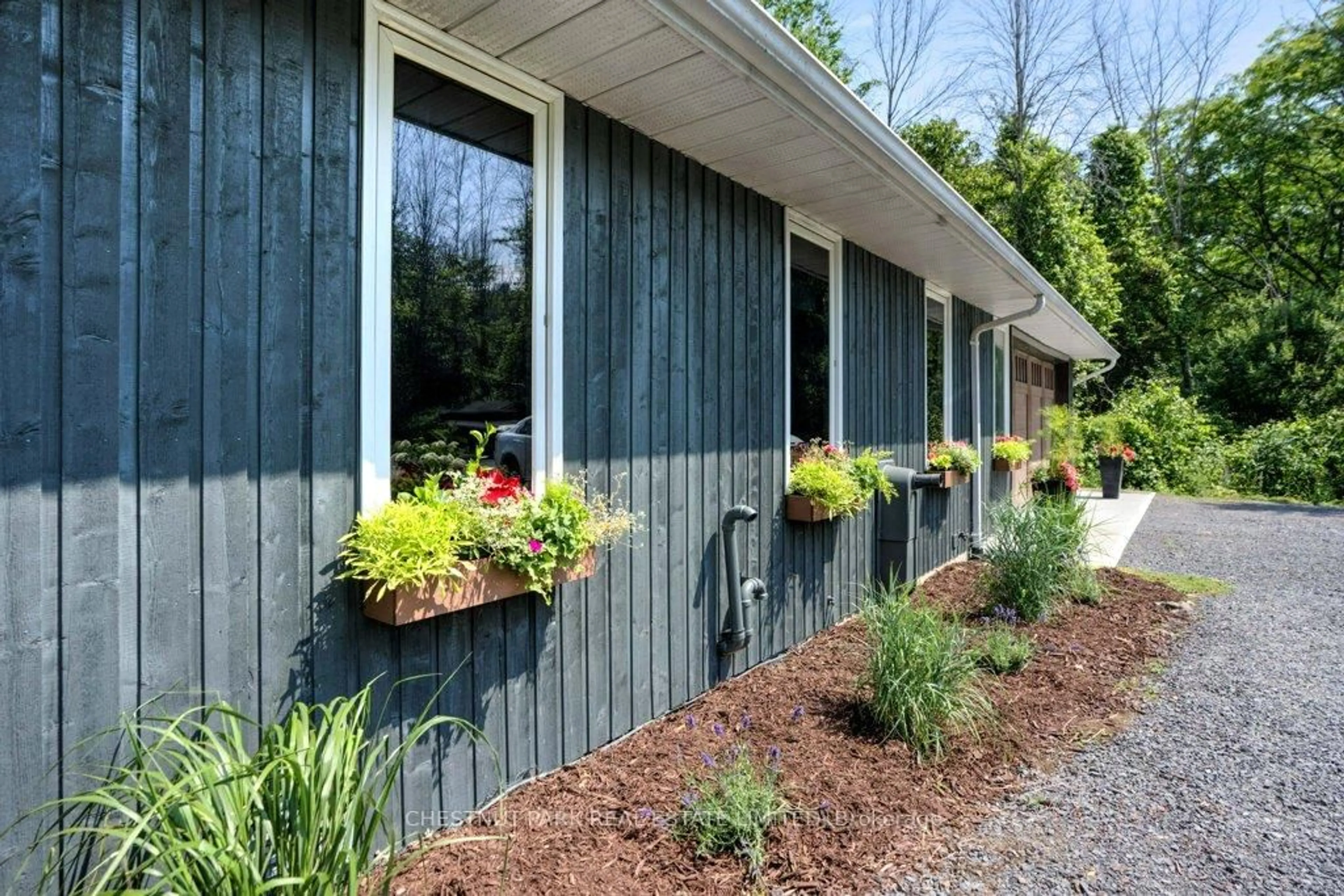 Home with vinyl exterior material, building for 3265 County Road 9, Napanee Ontario K7R 3K8