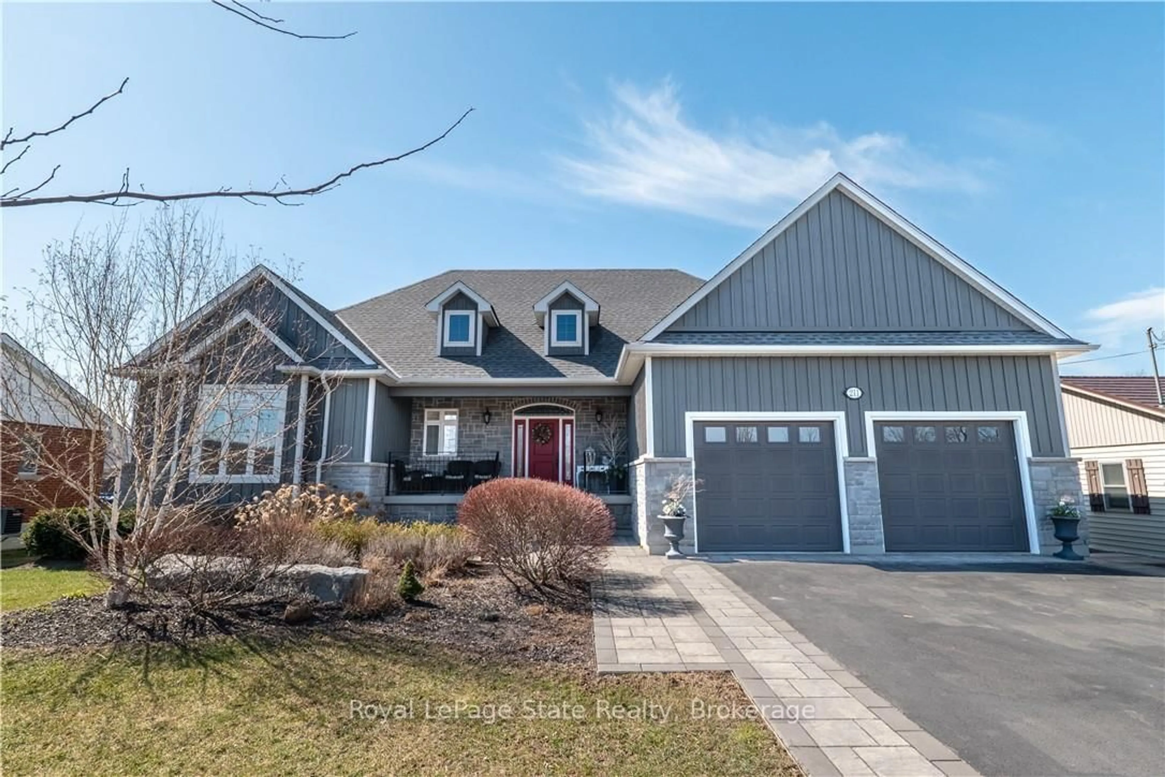 Home with vinyl exterior material, street for 211 Lewis Rd, Hamilton Ontario L8E 5G7