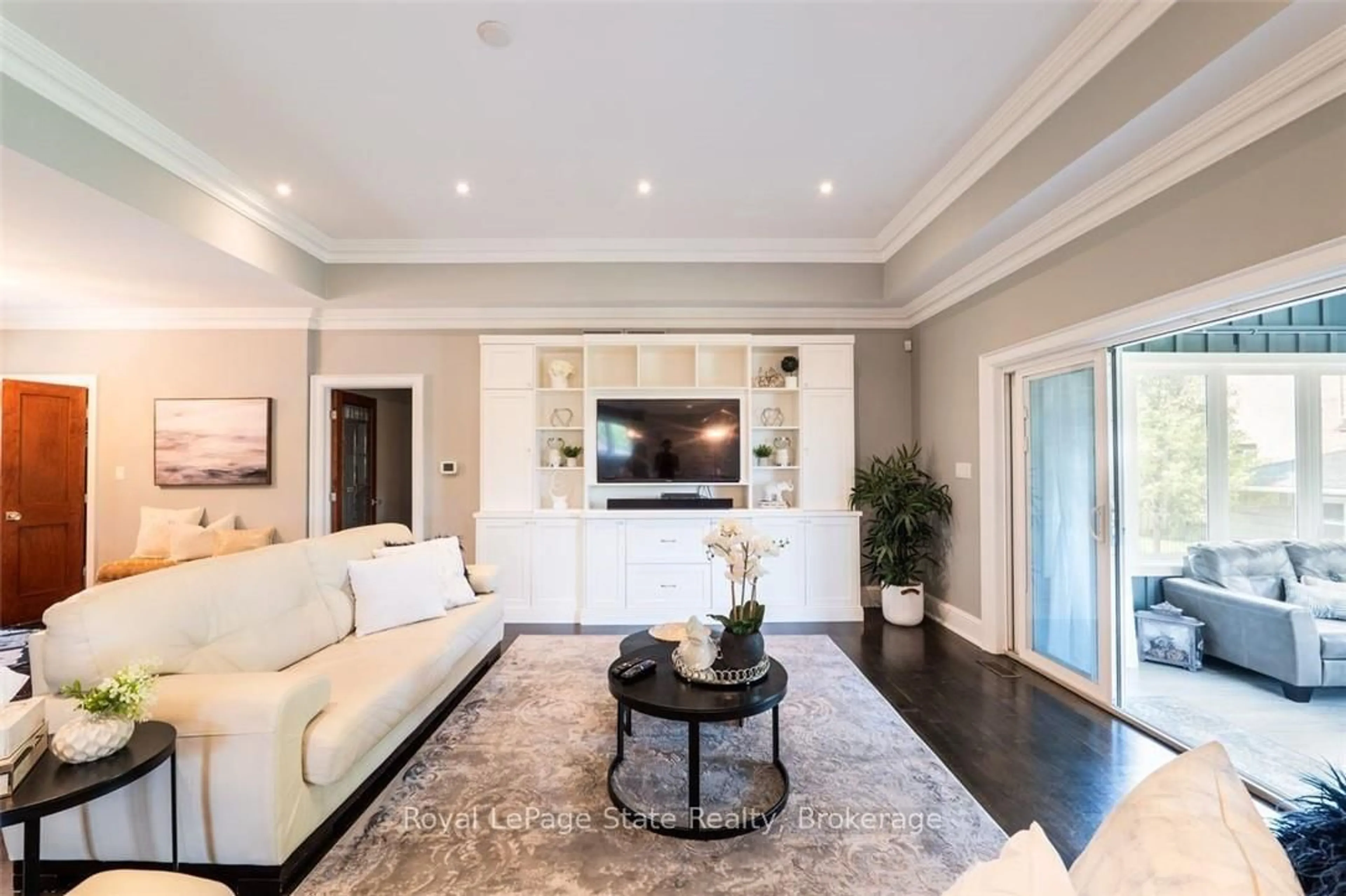 Living room with furniture, unknown for 211 Lewis Rd, Hamilton Ontario L8E 5G7