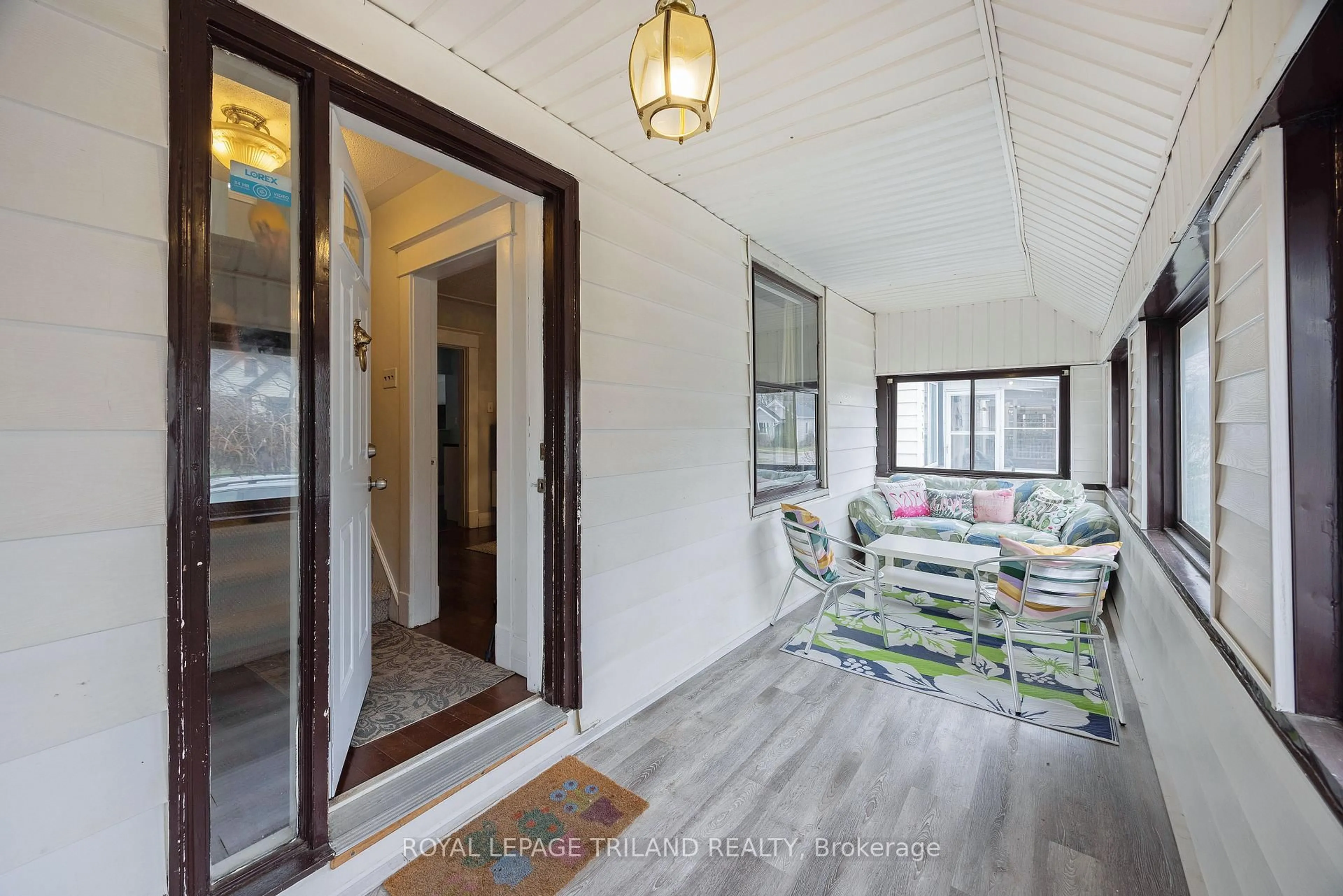 Indoor entryway for 208 Edward St, London South Ontario N6C 3J2