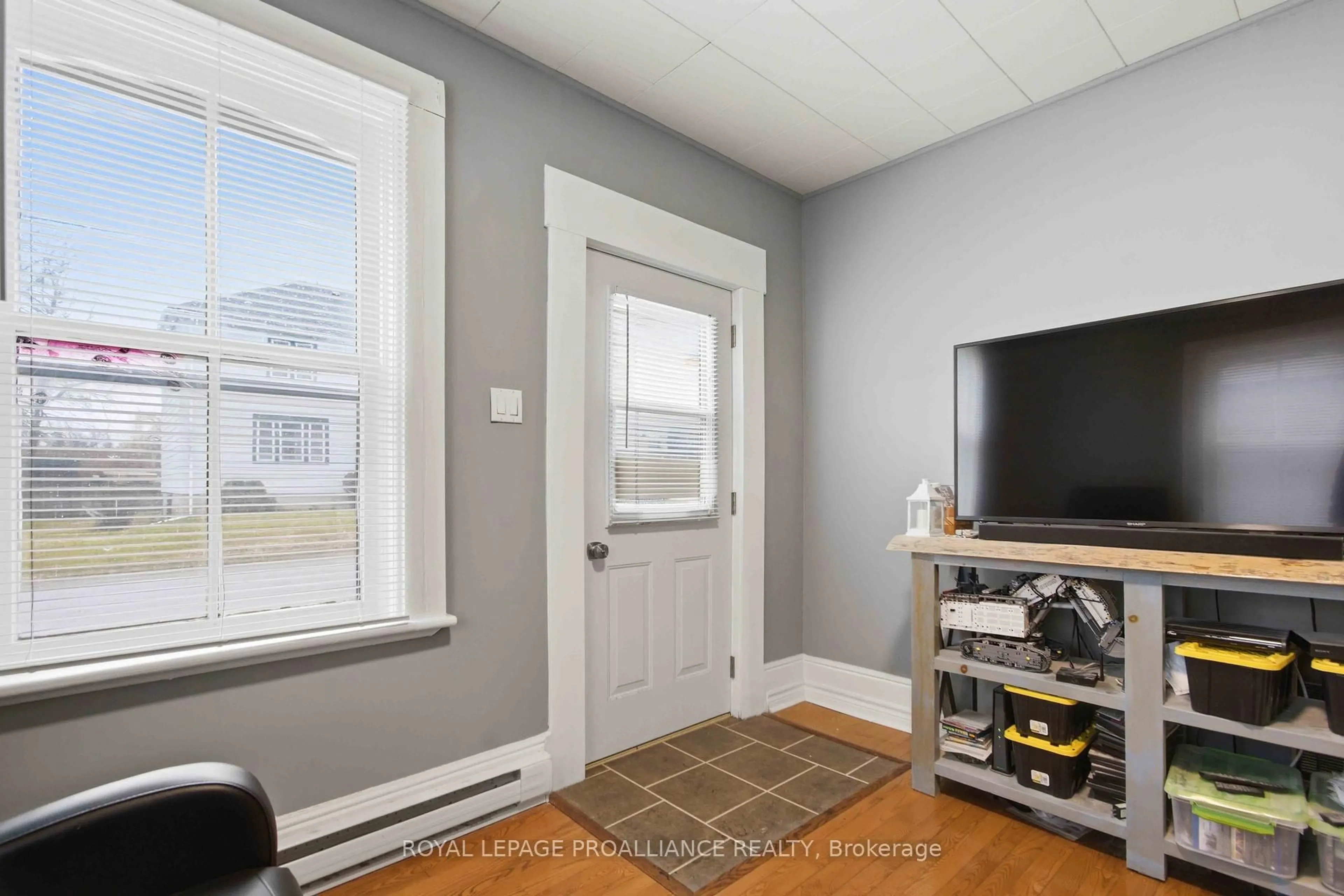 Indoor entryway for 12 Albert Rd, Hastings Ontario K0K 2C0