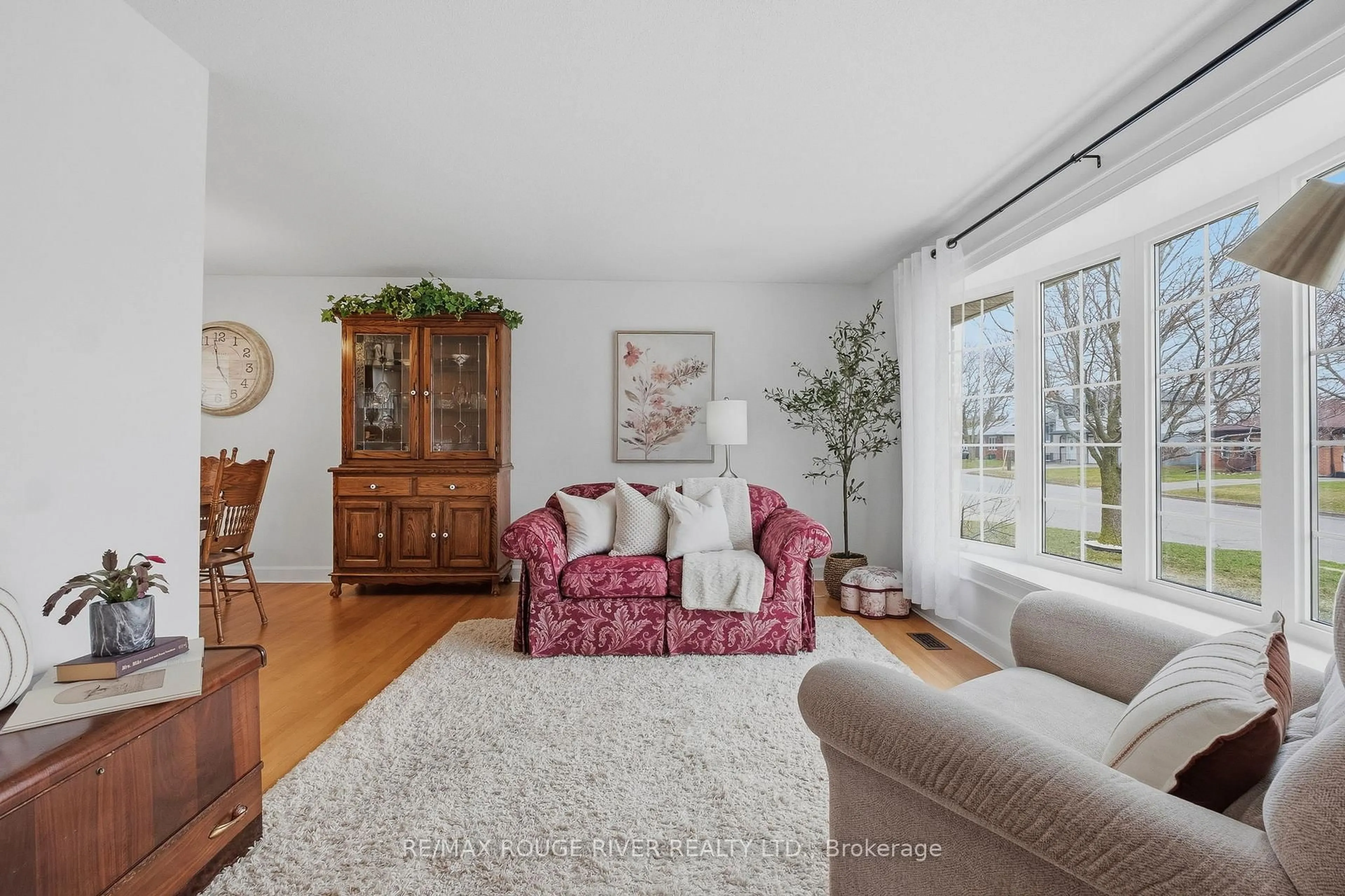 Living room with furniture, unknown for 608 Elizabeth St, Cobourg Ontario K9A 4S1