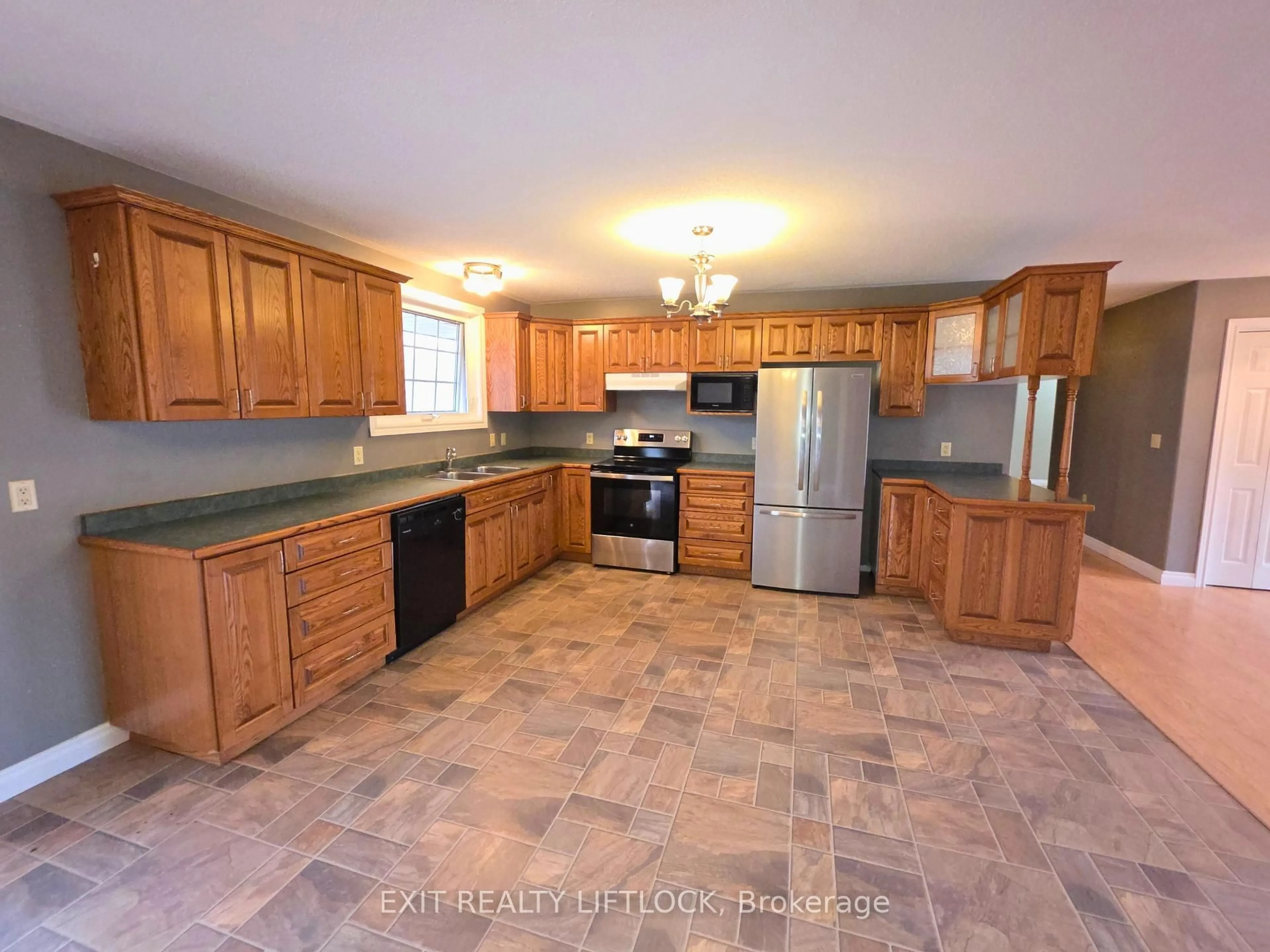 Standard kitchen, ceramic/tile floor for 308 Middle Ridge Rd, Brighton Ontario K9J 1Z6
