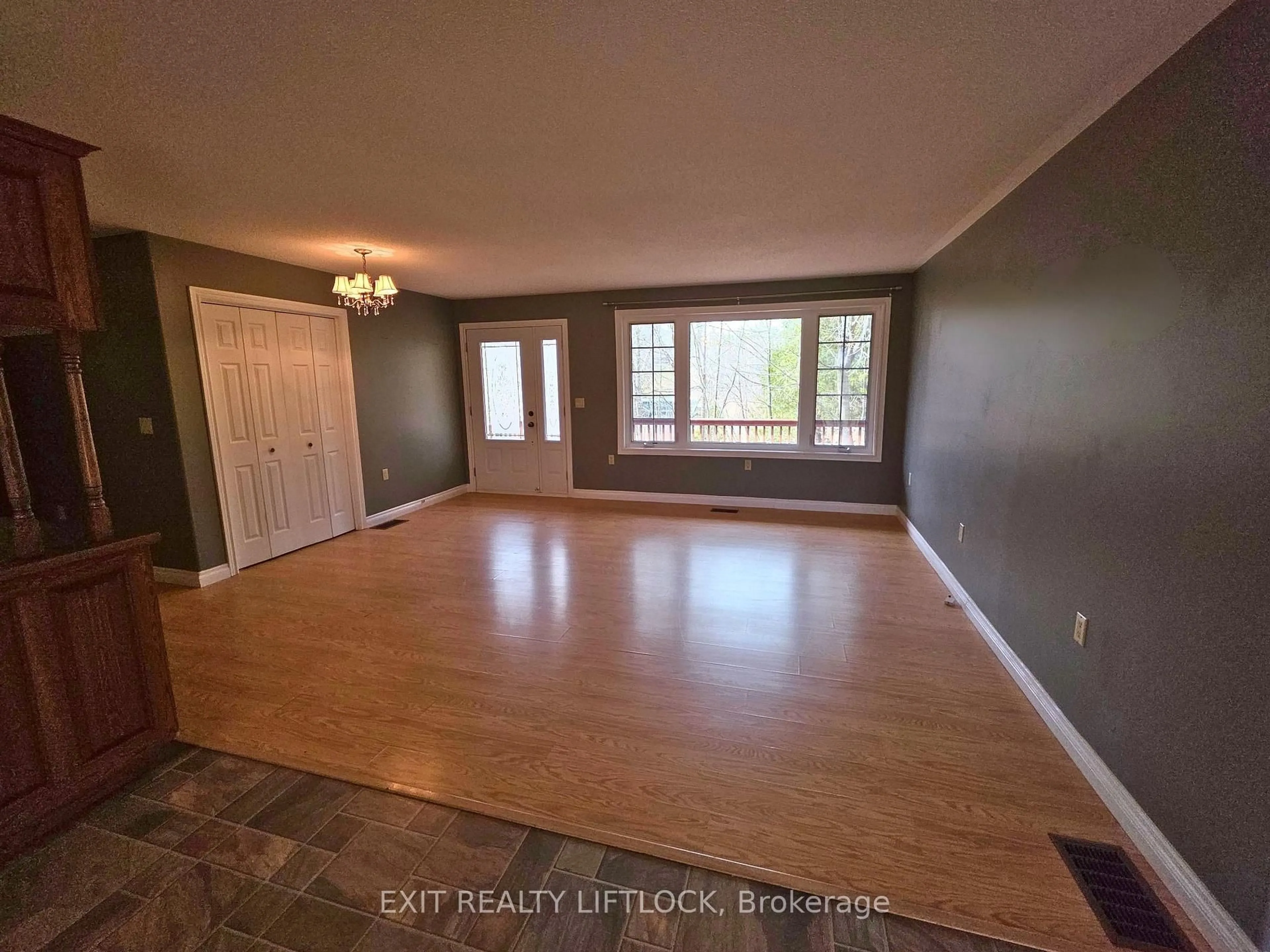 Indoor entryway for 308 Middle Ridge Rd, Brighton Ontario K9J 1Z6