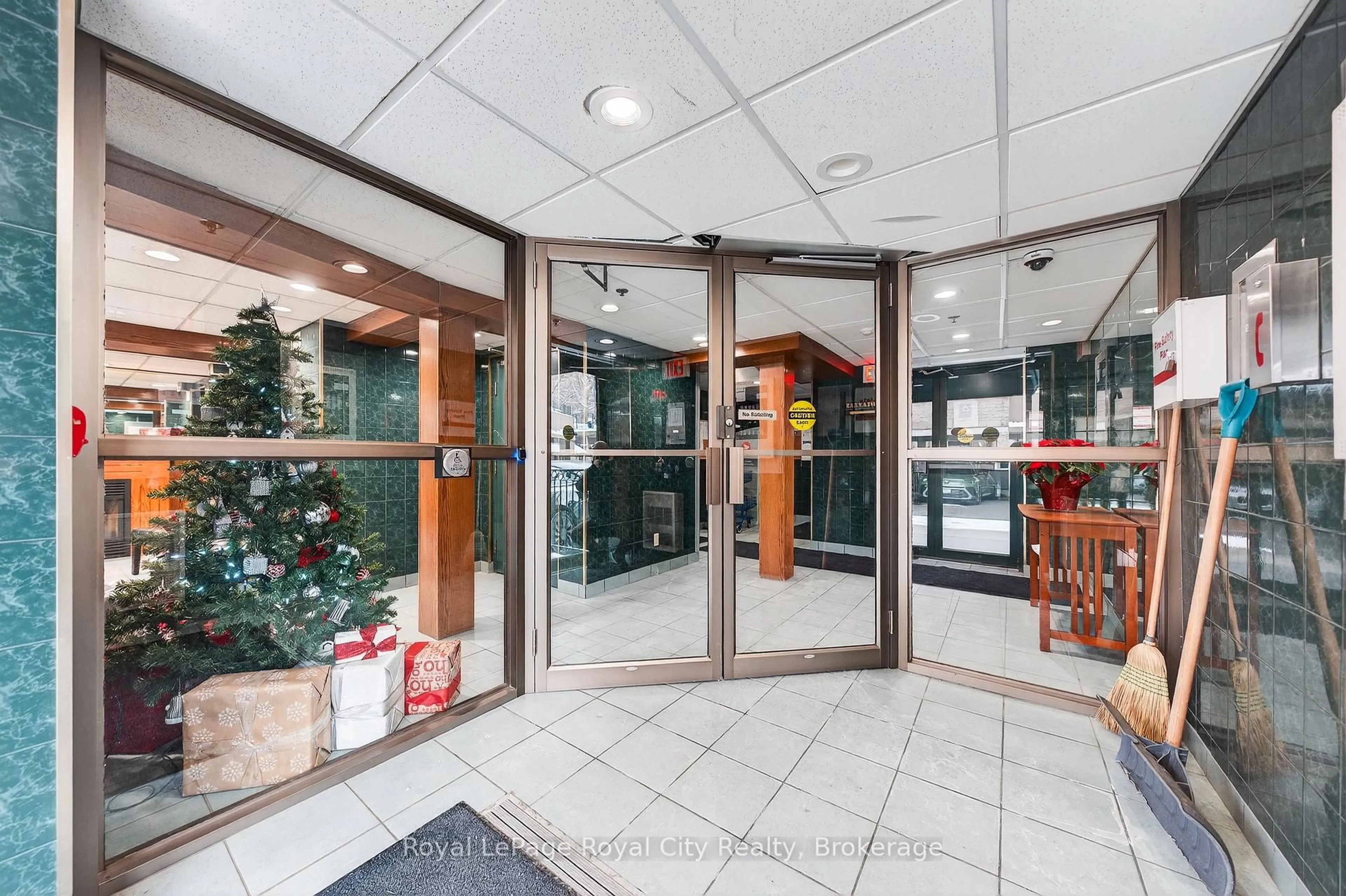 Indoor foyer for 281 Bristol St #701, Guelph Ontario N1H 8J3