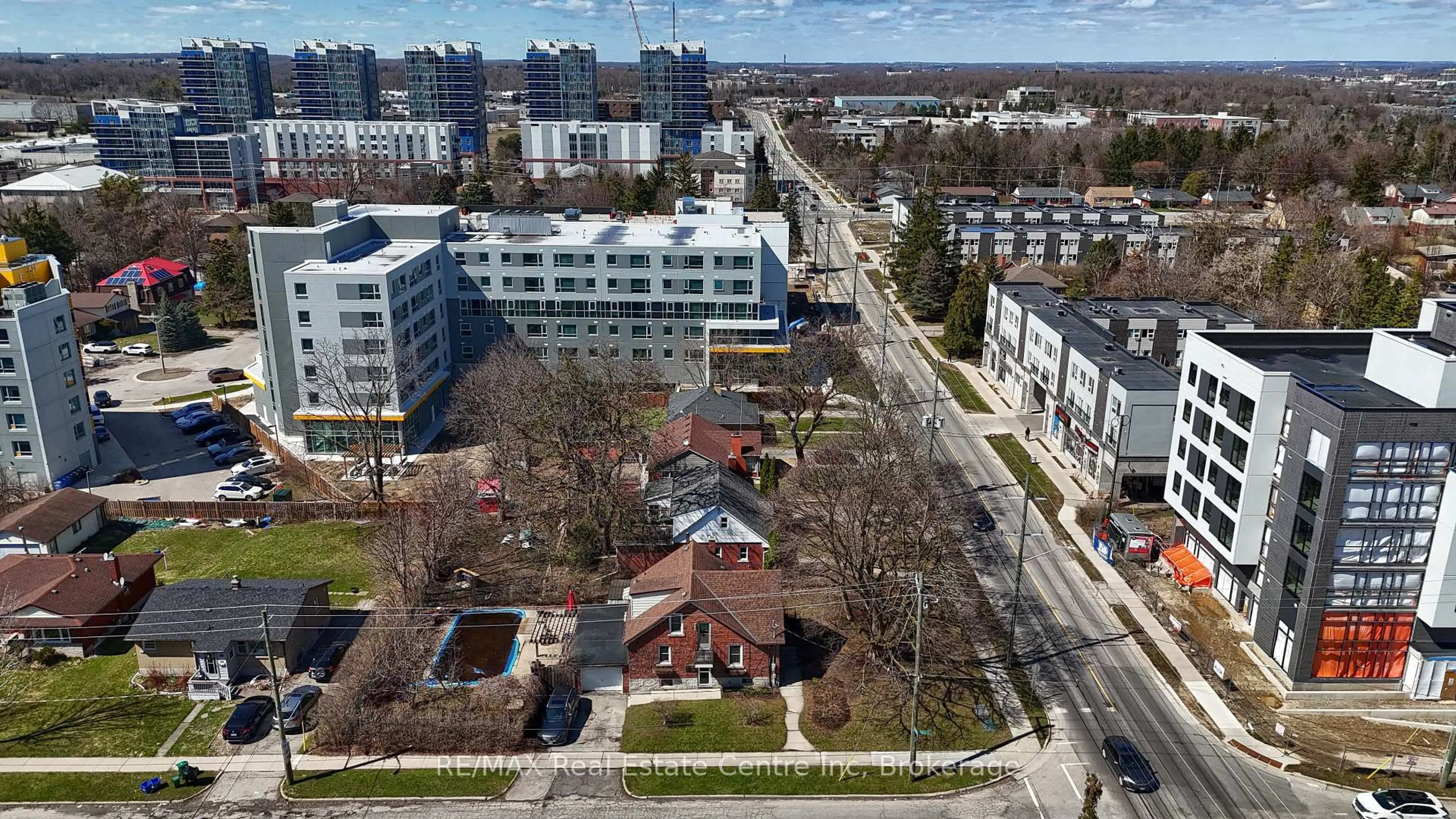 A pic from outside/outdoor area/front of a property/back of a property/a pic from drone, city buildings view from balcony for 285 Albert St, Waterloo Ontario N2L 3T9