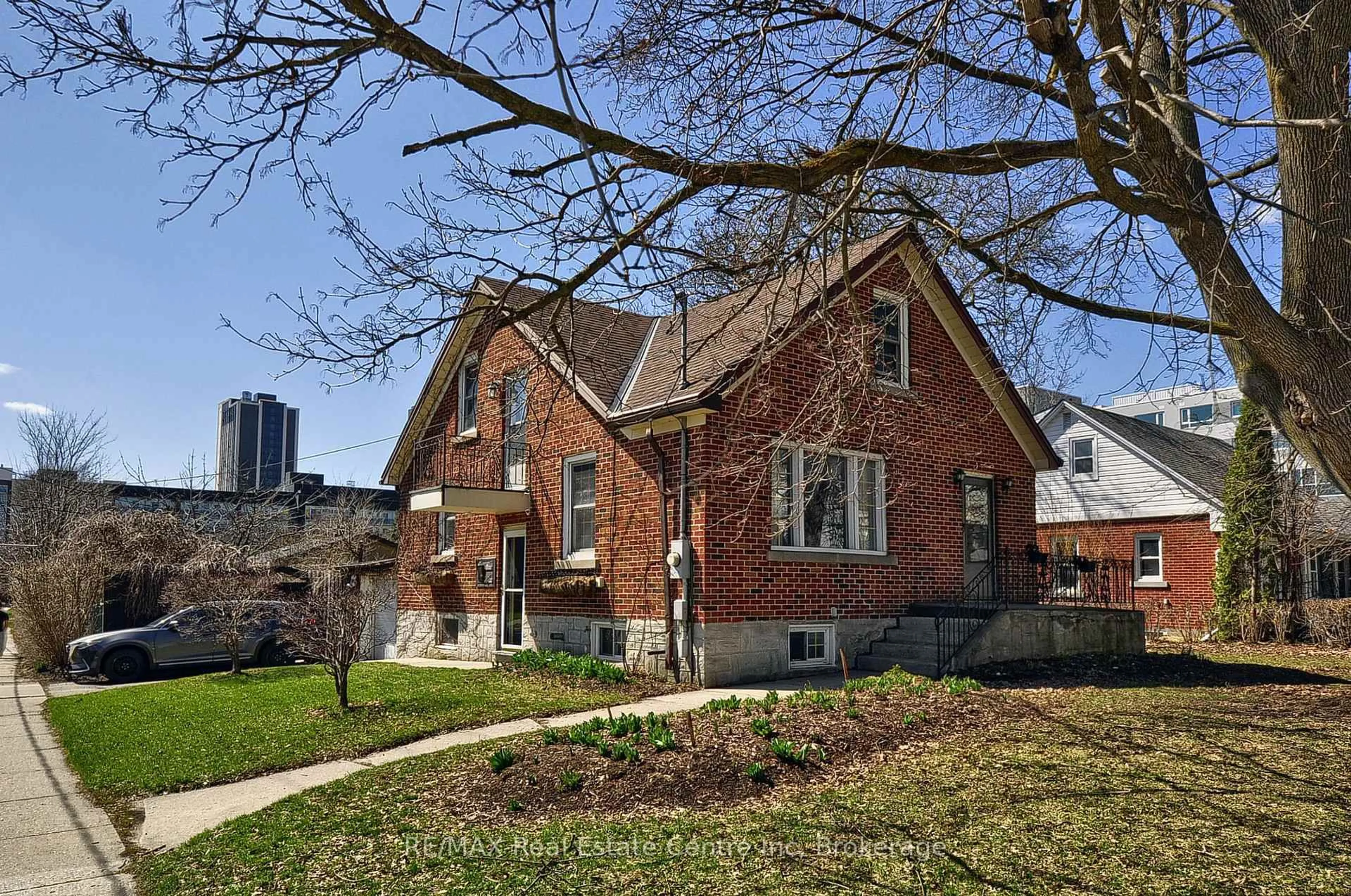 Home with brick exterior material, street for 285 Albert St, Waterloo Ontario N2L 3T9