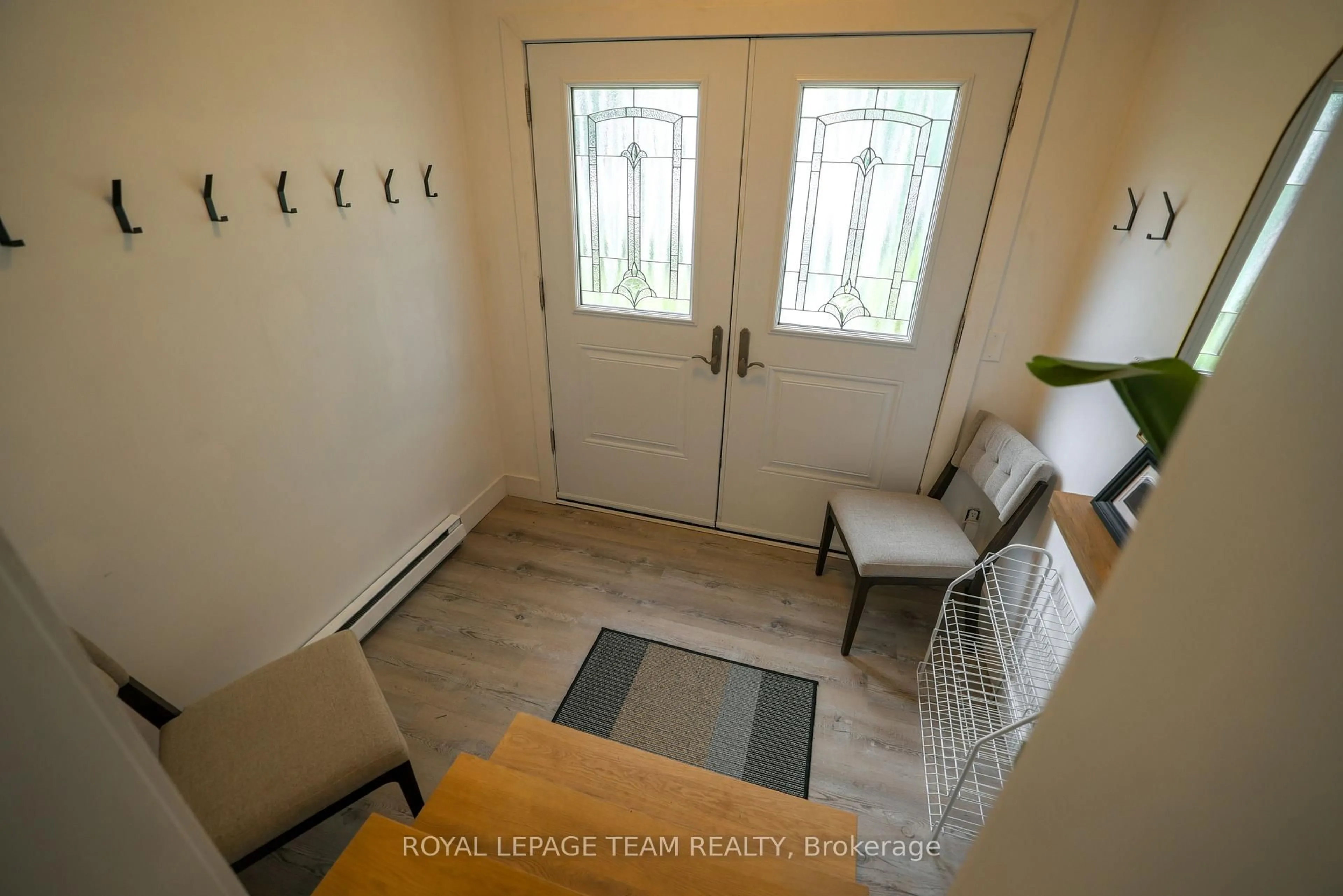 Indoor entryway for 551 LITTLE RIDEAU LAKE Rd, Rideau Lakes Ontario K0G 1V0