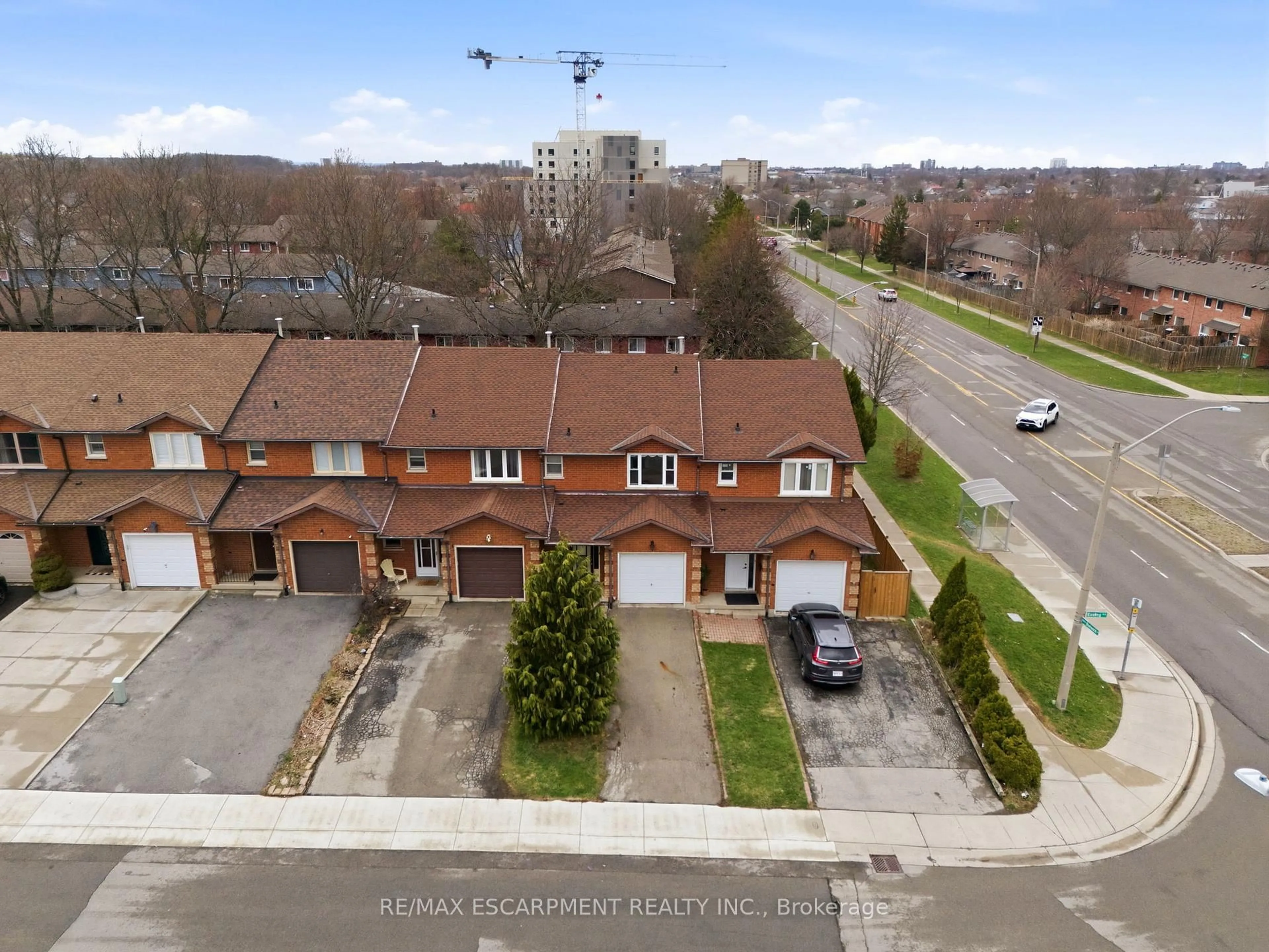 A pic from outside/outdoor area/front of a property/back of a property/a pic from drone, street for 165 Essling Ave, Hamilton Ontario L9B 2H9