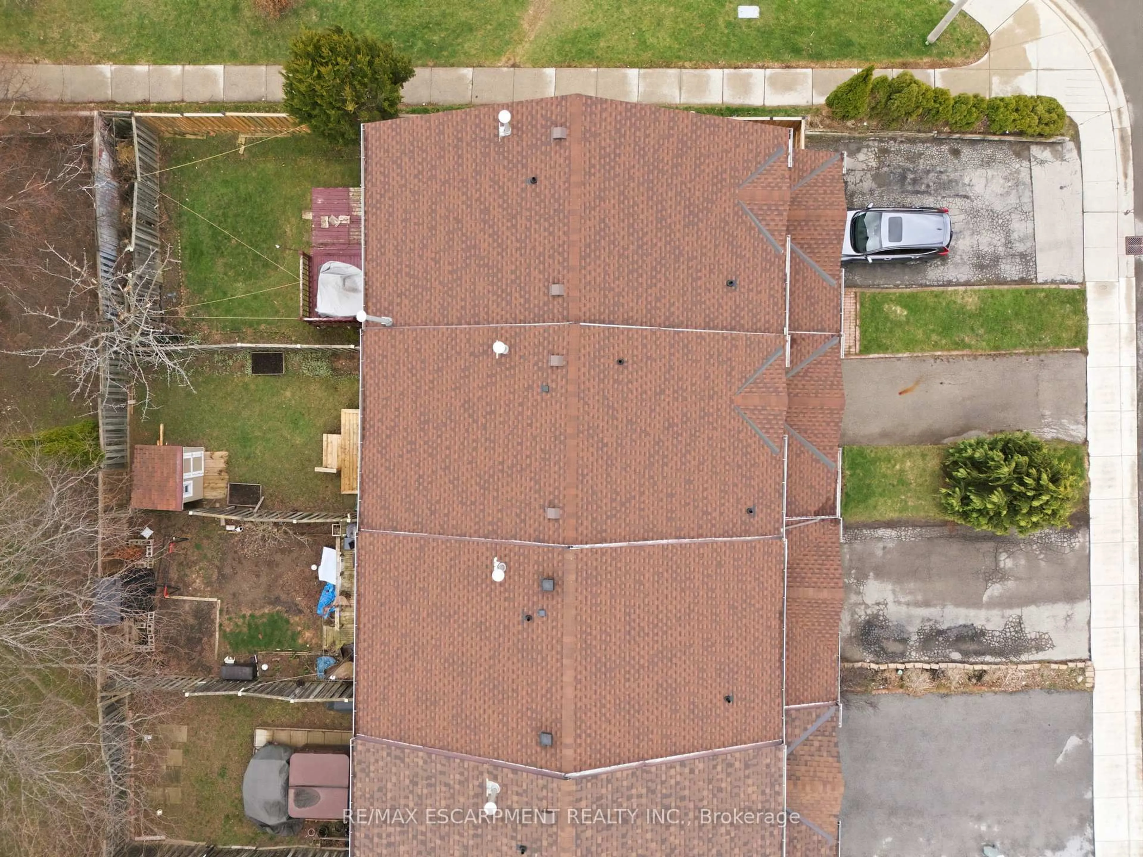 A pic from outside/outdoor area/front of a property/back of a property/a pic from drone, street for 165 Essling Ave, Hamilton Ontario L9B 2H9