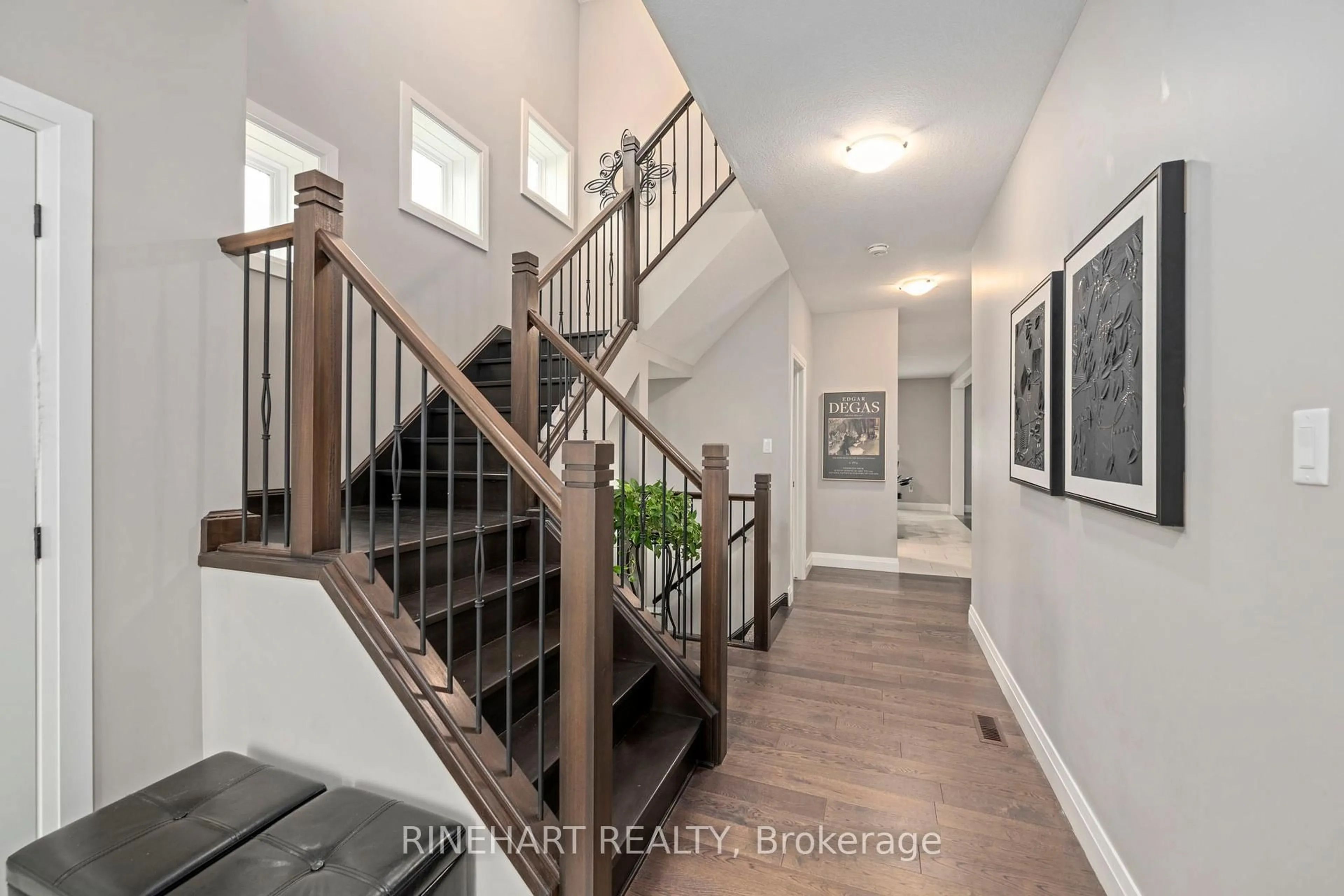 Indoor entryway for 2512 Holbrook Dr, London South Ontario N6M 0E6