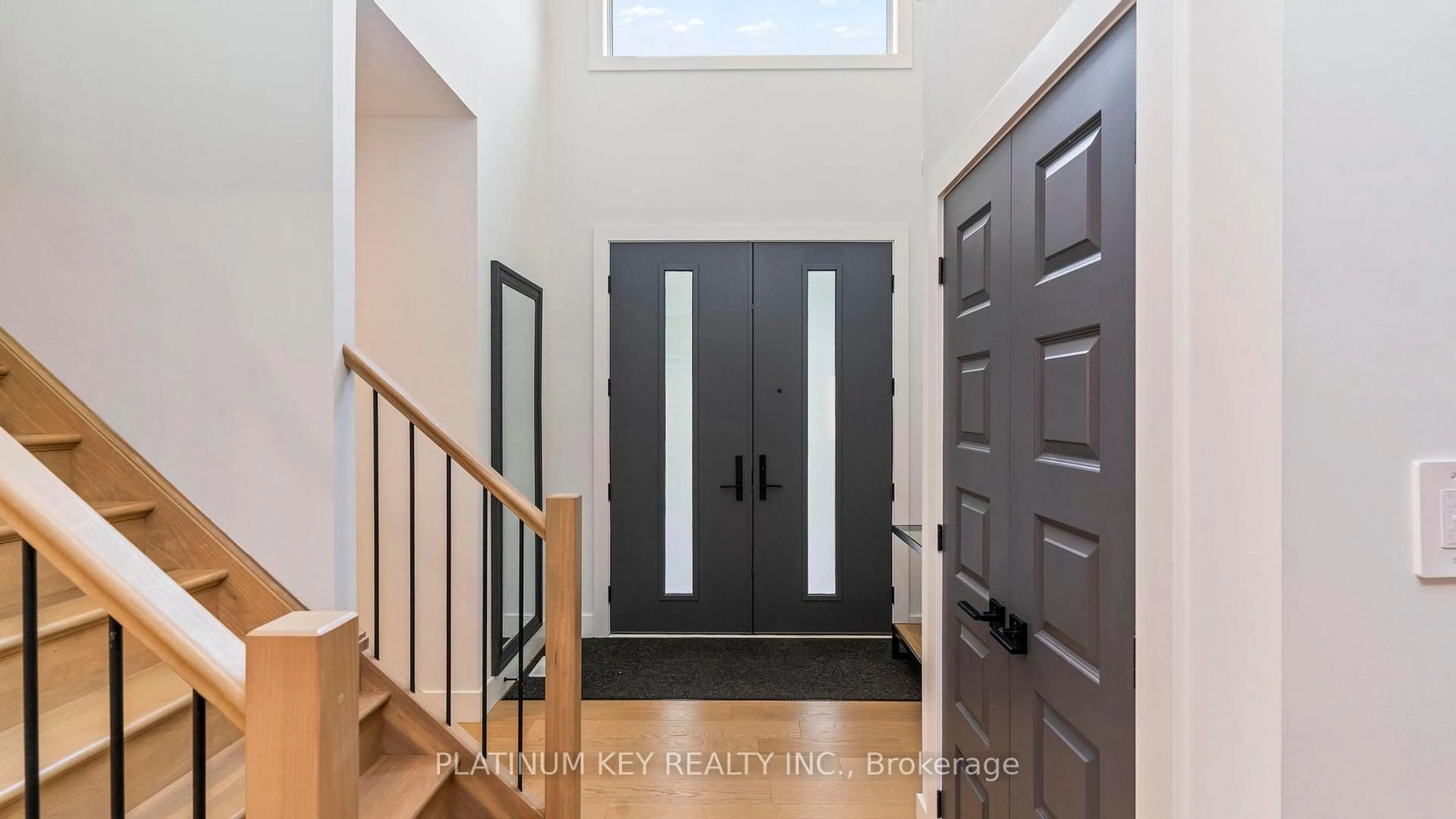 Indoor entryway for 83 Daventry Way, Middlesex Centre Ontario N0L 1R0