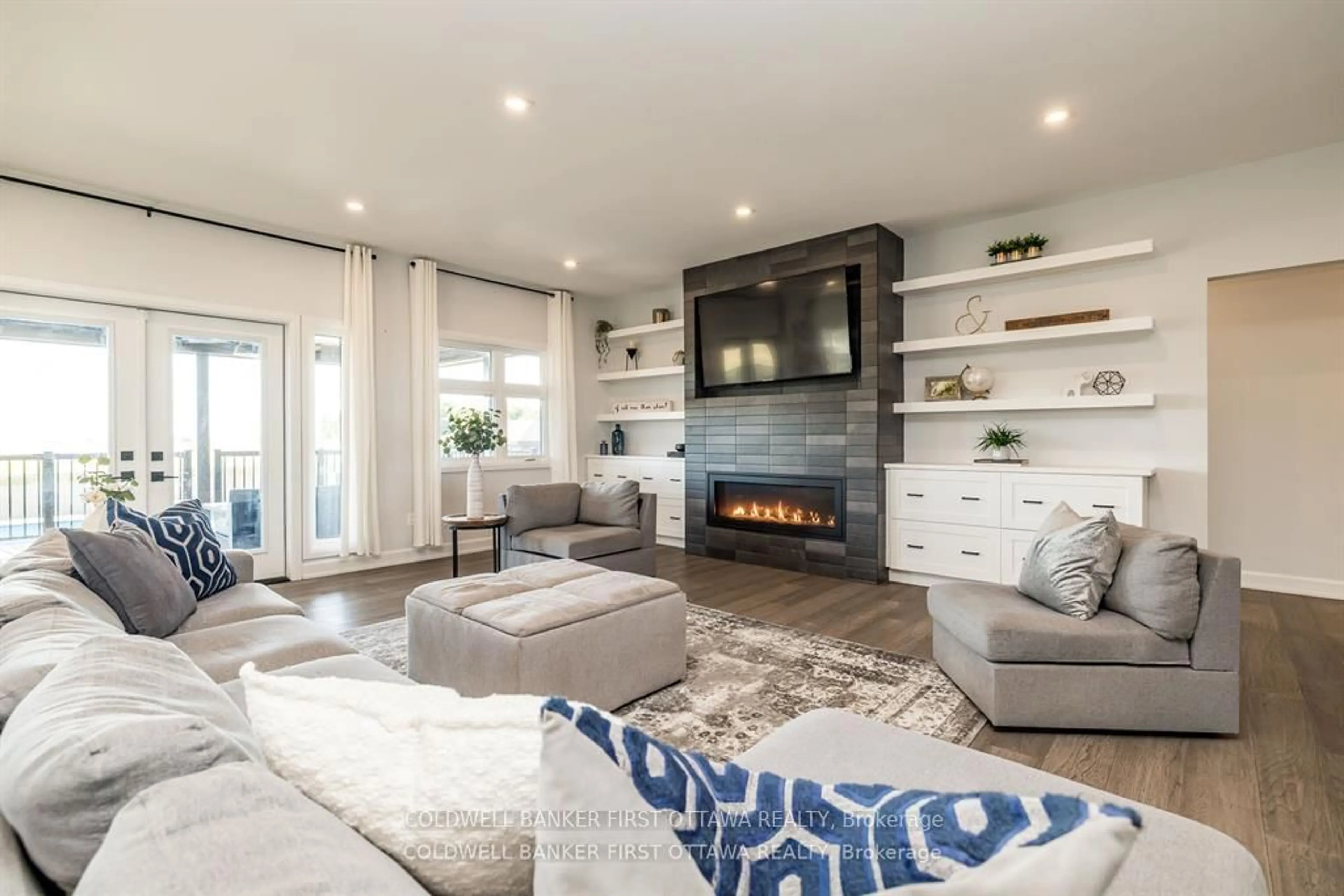 Living room with furniture, unknown for 5758 FERNBANK Rd, Ottawa Ontario K2S 1B6