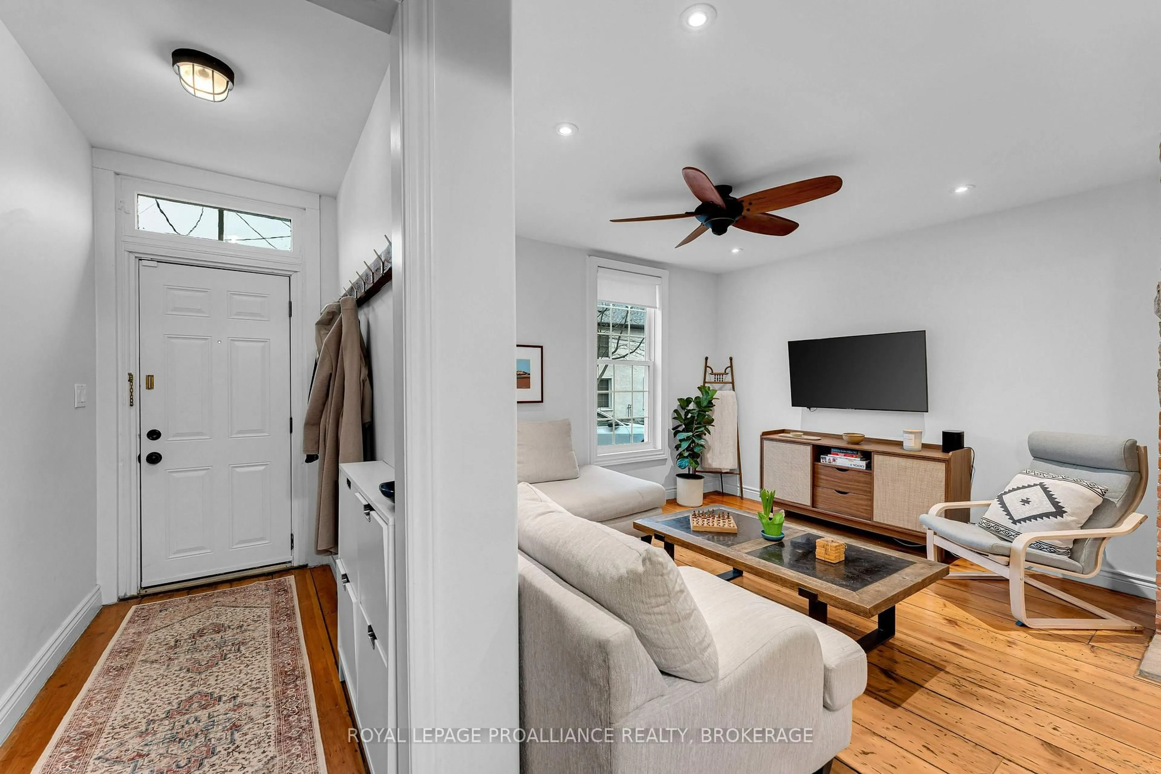 Living room with furniture, unknown for 21 Main St, Kingston Ontario K7K 3Y2