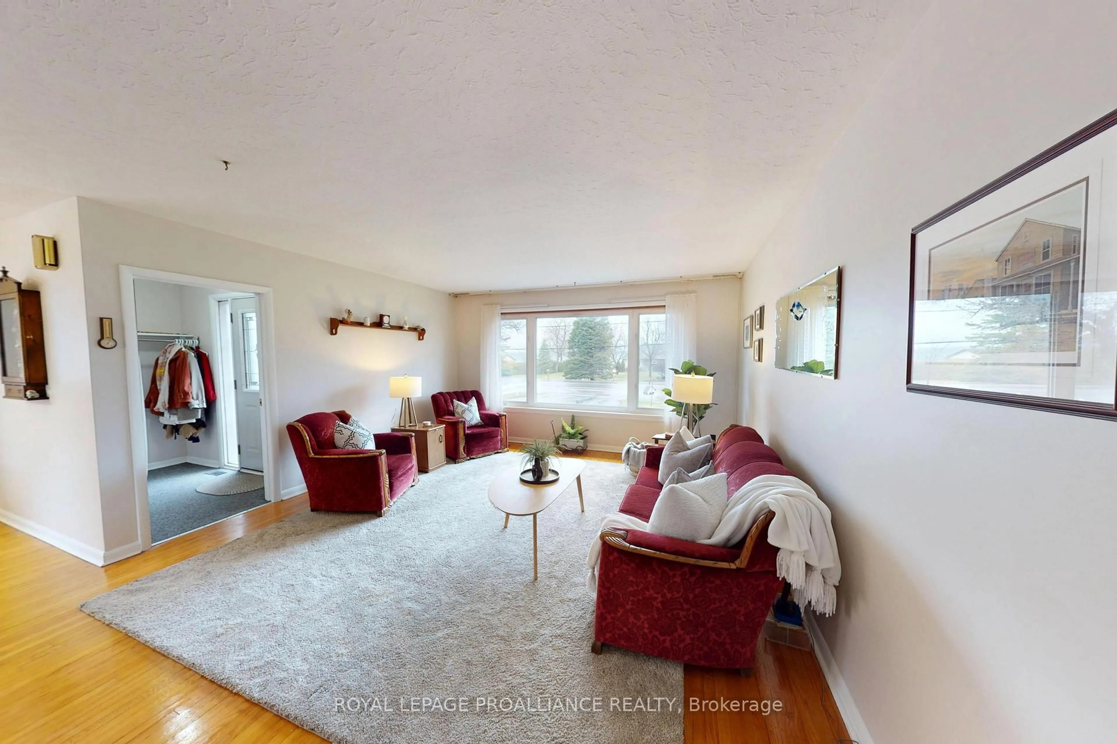 Living room with furniture, unknown for 471 County Road 3, Prince Edward County Ontario K8N 4Z1