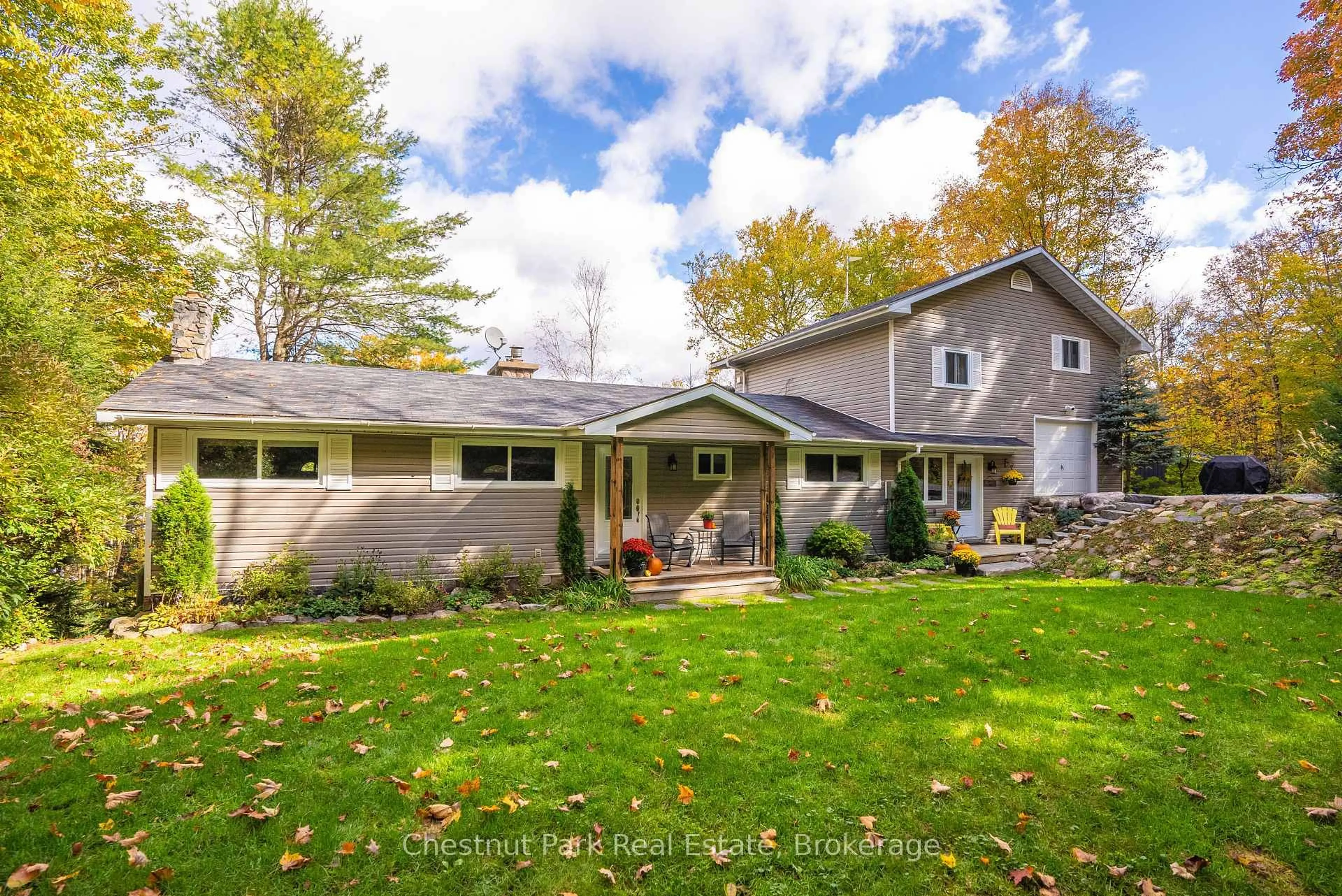 A pic from outside/outdoor area/front of a property/back of a property/a pic from drone, unknown for 527 Harp Lake Rd, Huntsville Ontario P1H 2J6